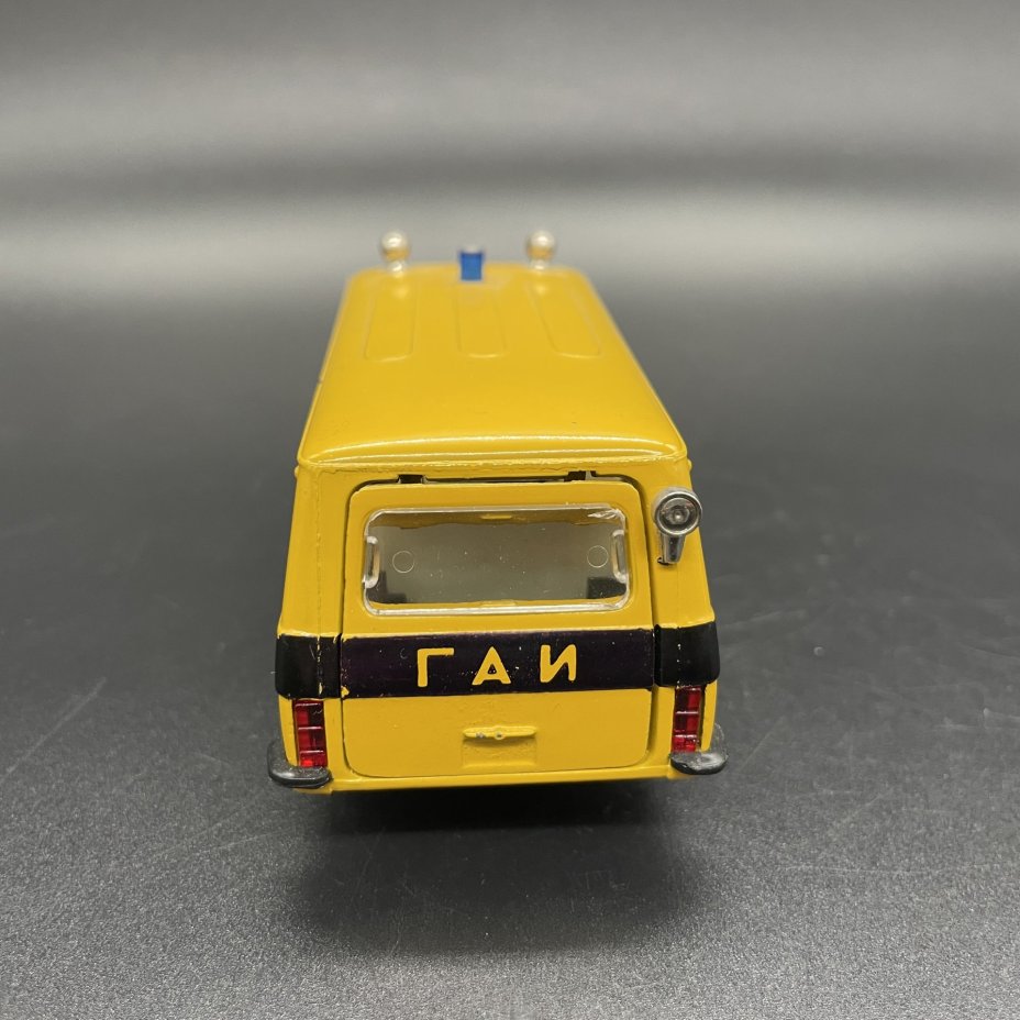 Масштабная модель "RAF-патрульная № А25 ГАИ Милиция" 1:43 в коробке, Саратовский завод «Тантал»