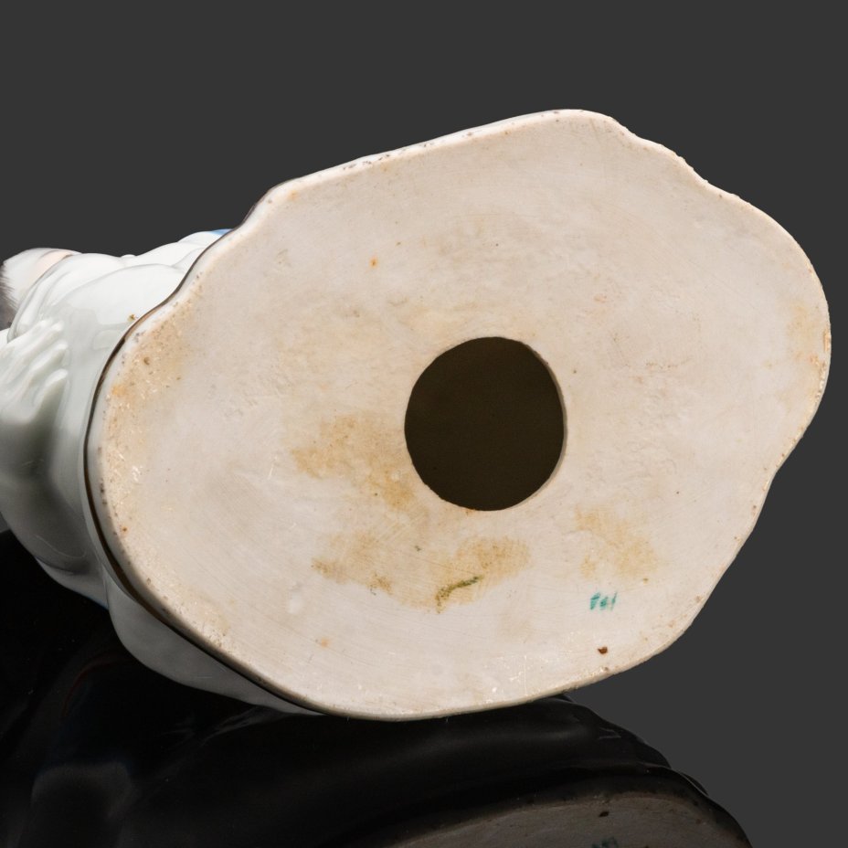 Статуэтка "Девочка с гусем", фарфор, роспись, золочение, Китай, 1950-1960 гг.