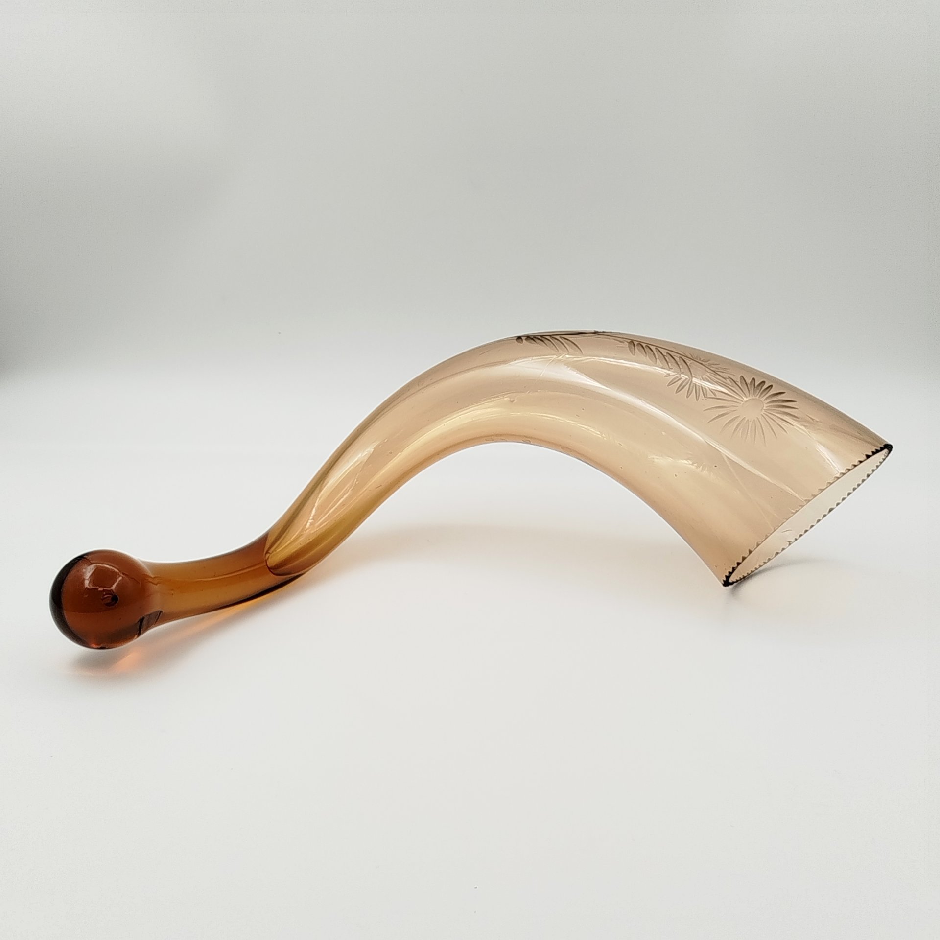 Рог декоративный с изображением цветов