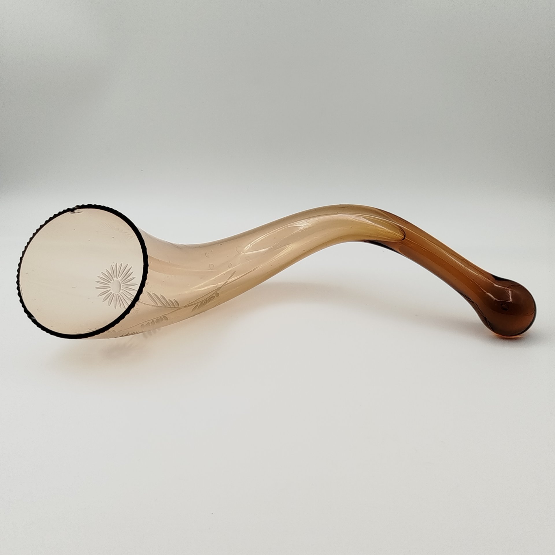 Рог декоративный с изображением цветов