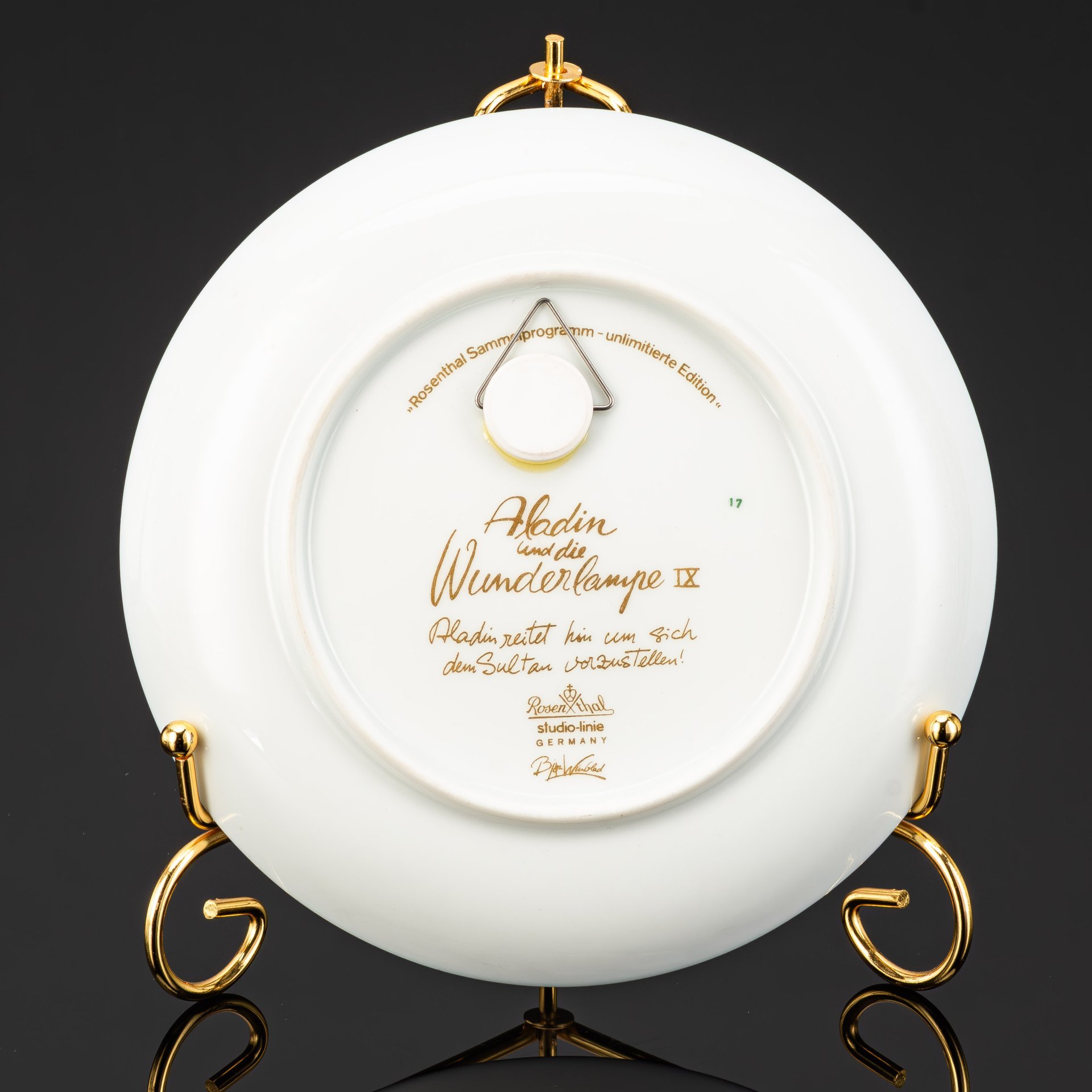 Тарелка настенная из серии "Aladin und Wunderlampe" ("Аладин и волшебная лампа") по мотивам сказки "Тысяча и одна ночь",  дизайнер Bjorn Wiinblad, фарфор, крытье, деколь, золочение, Rosenthal (Розенталь), Германия, 1970-1980 гг.