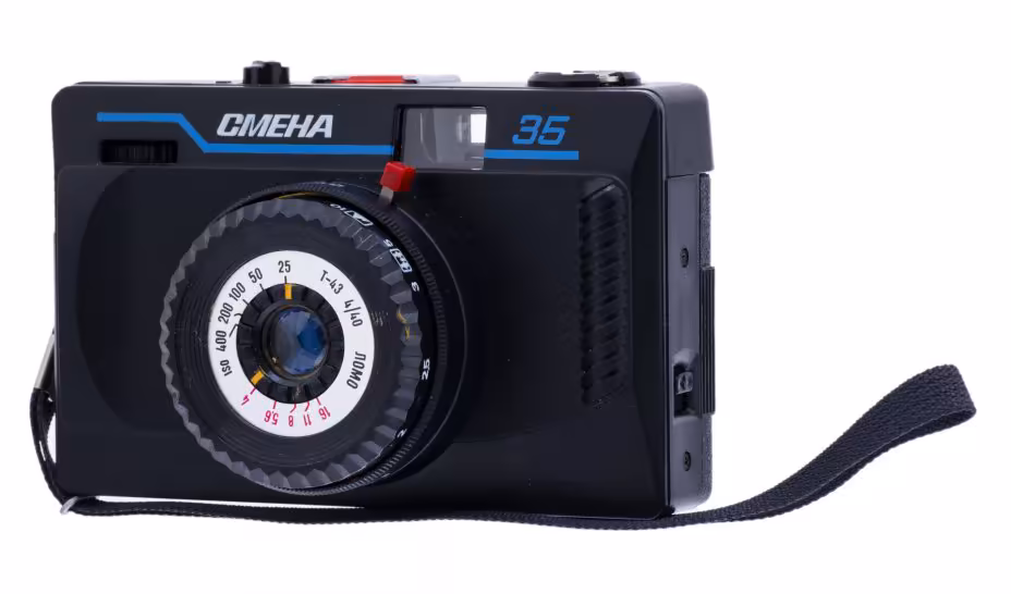 Фотоаппарат пленочный "Смена 35" в оригинальном чехле с инструкцией, пластик, Ленинградское Оптико-Механическое объединение, СССР, 1990 г., ЛОМО (Ленинградское оптико-механическое объединение)