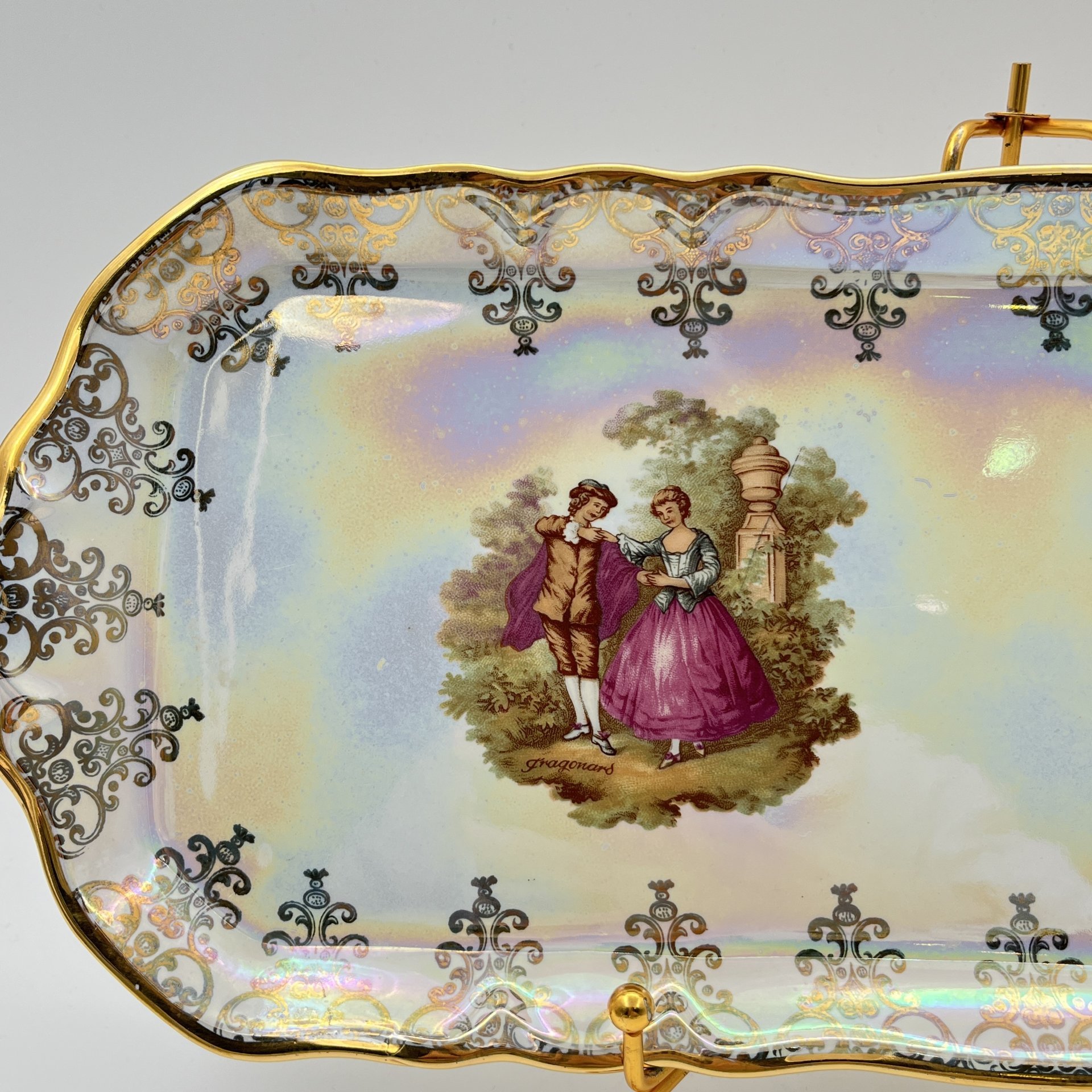 Рулетница, украшенная изображением галантных сцен, фарфор, люстр, деколь, золочение, Франция, 1960-1980 гг.
