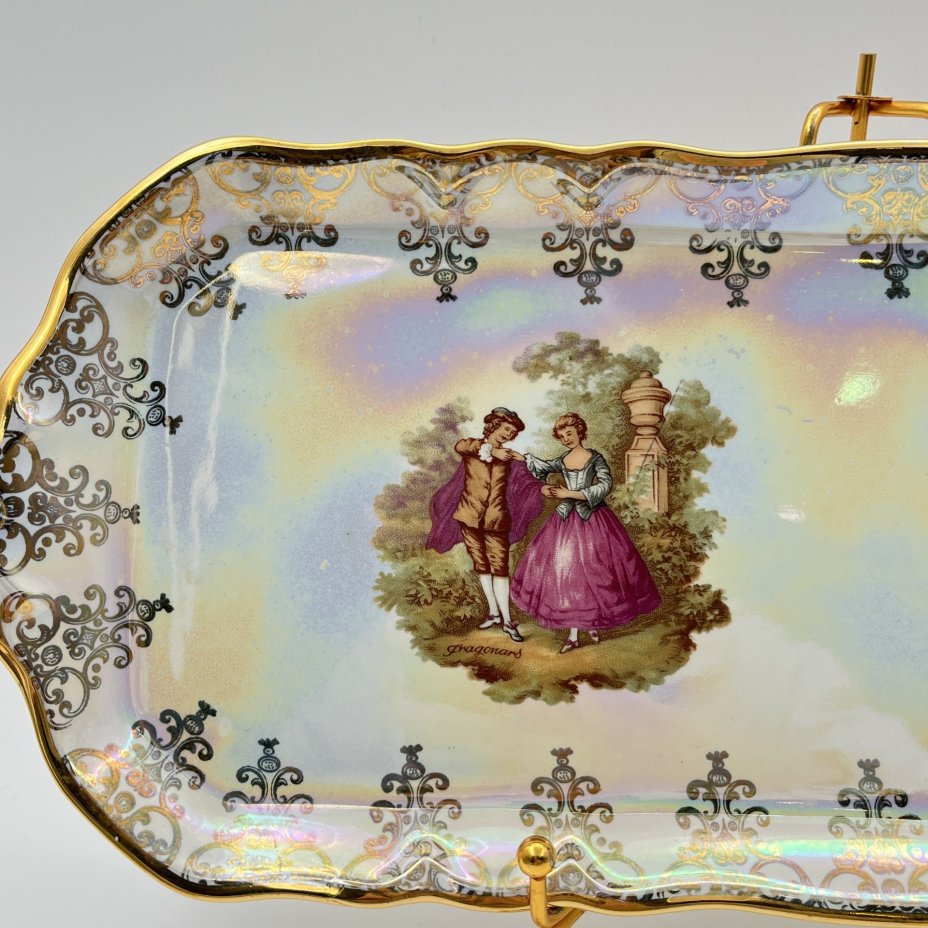 Рулетница, украшенная изображением галантных сцен