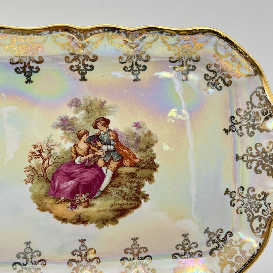 Рулетница, украшенная изображением галантных сцен