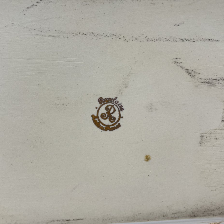 Рулетница, украшенная изображением галантных сцен