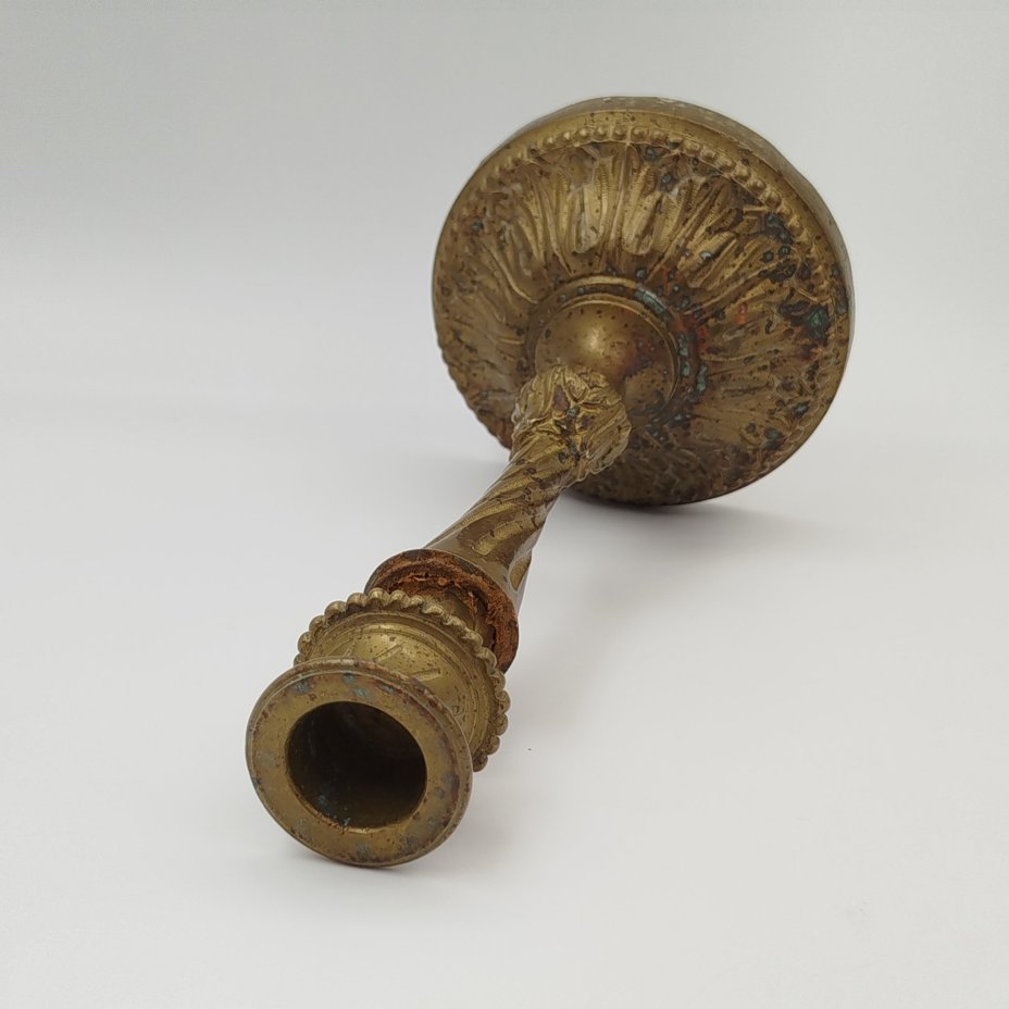 Подсвечник с растительным декором (на одну свечу)