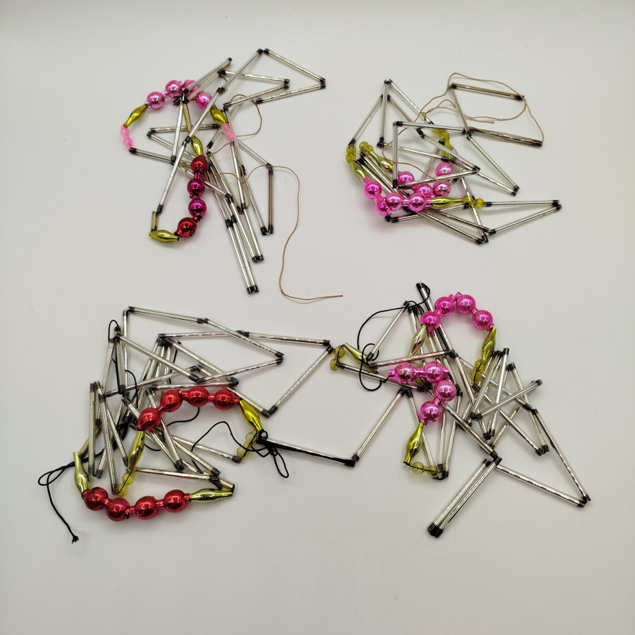 Набор из четырех бус для ёлки, стекло, стеклярус, Завод «Лаборприбор», СССР, 1950-1980 гг.