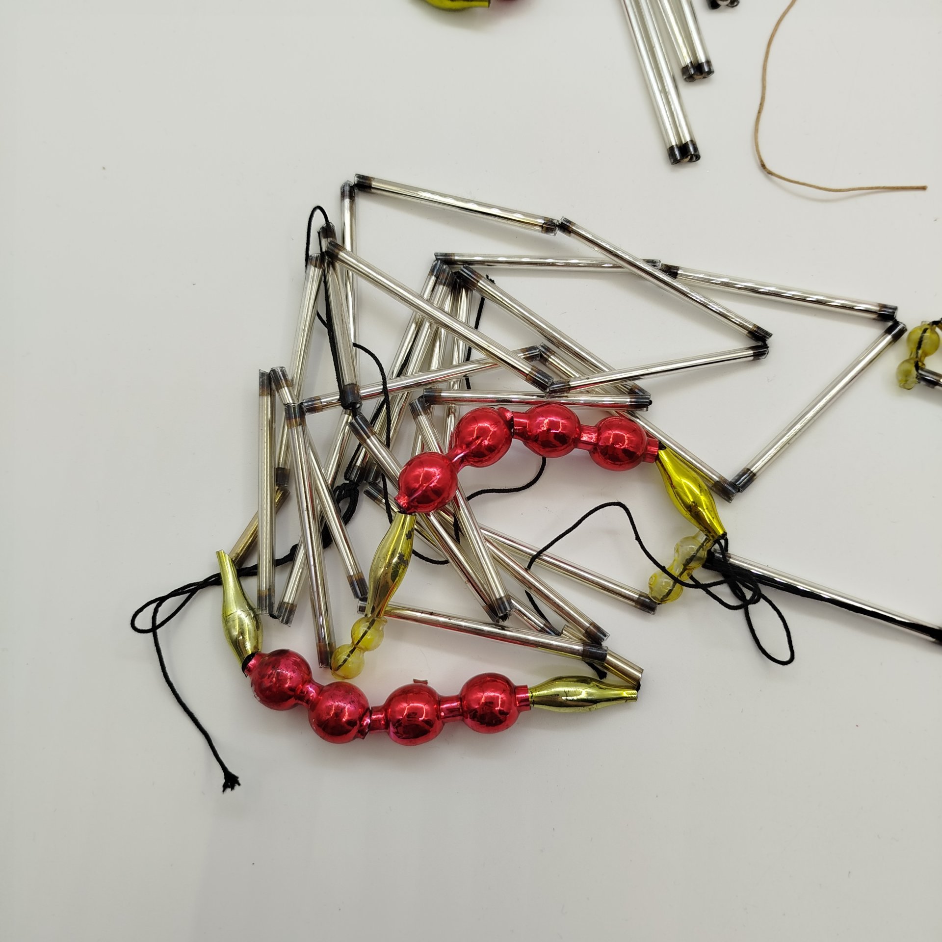 Набор из четырех бус для ёлки, стекло, стеклярус, Завод «Лаборприбор», СССР, 1950-1980 гг.