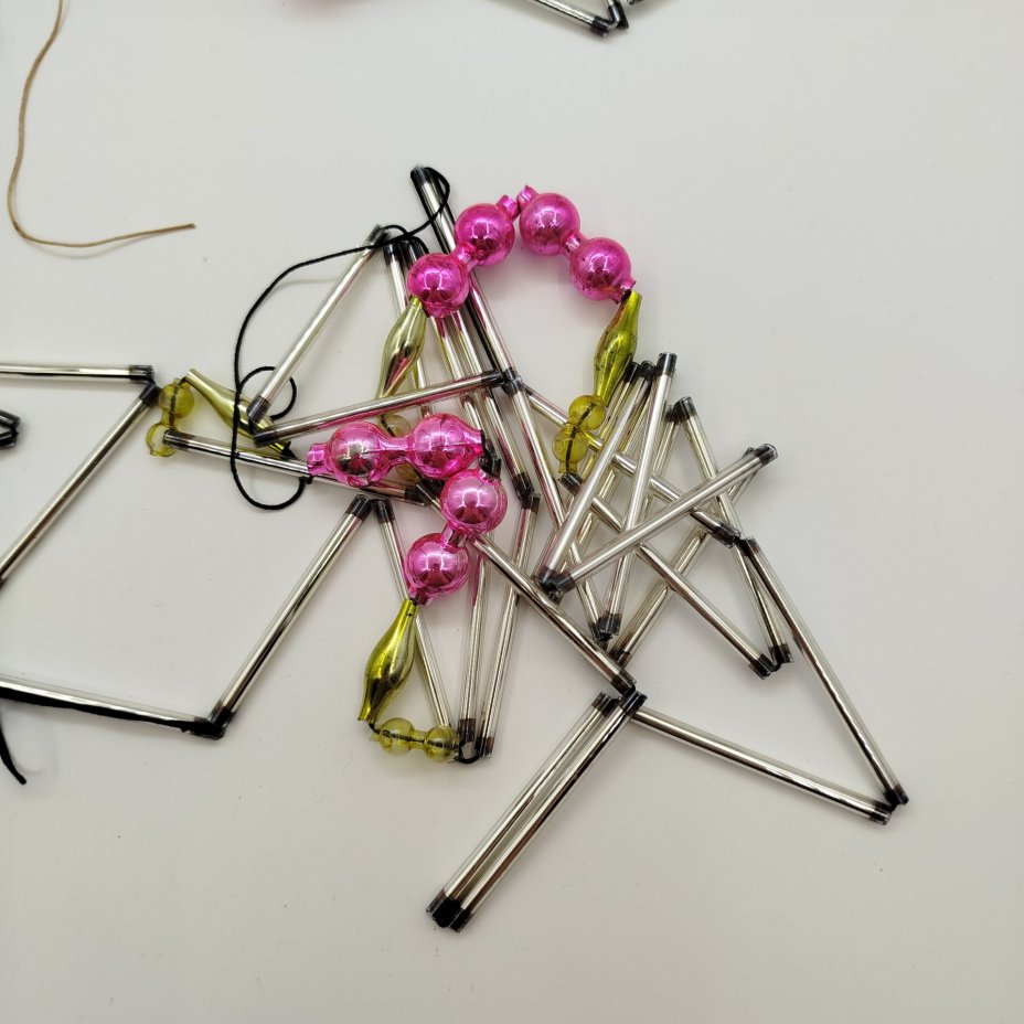 Набор из четырех бус для ёлки, стекло, стеклярус, Завод «Лаборприбор», СССР, 1950-1980 гг.