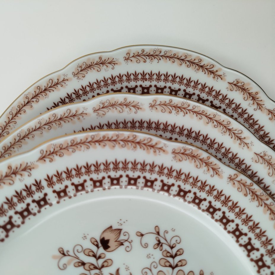 Набор десертных тарелок с блюдом на 6 персон, украшенный цветочным декором, фарфор, деколь, золочение, Kahla, Германия, 1968-1991 гг.