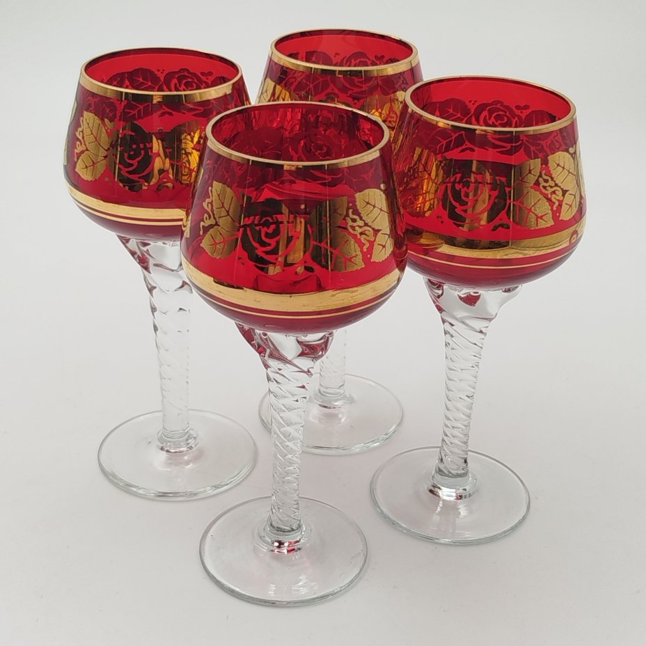 Набор рюмок на 4 персоны, украшенный изображением роз, Bohemia Crystal (Bohemia Glass)