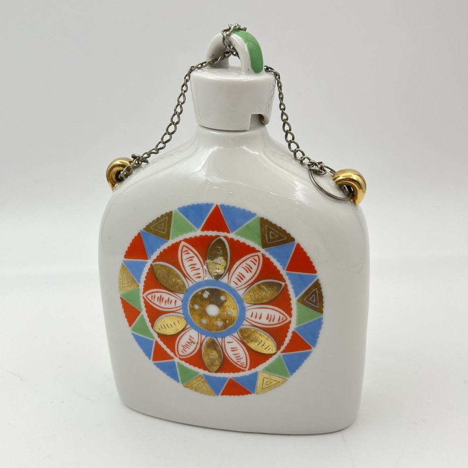 Штоф для крепких напитков, украшенный геометрическим декором, фарфор, деколь, золочение, Ленинградский фарфоровый завод (ЛФЗ), СССР, 1970-1992 гг.