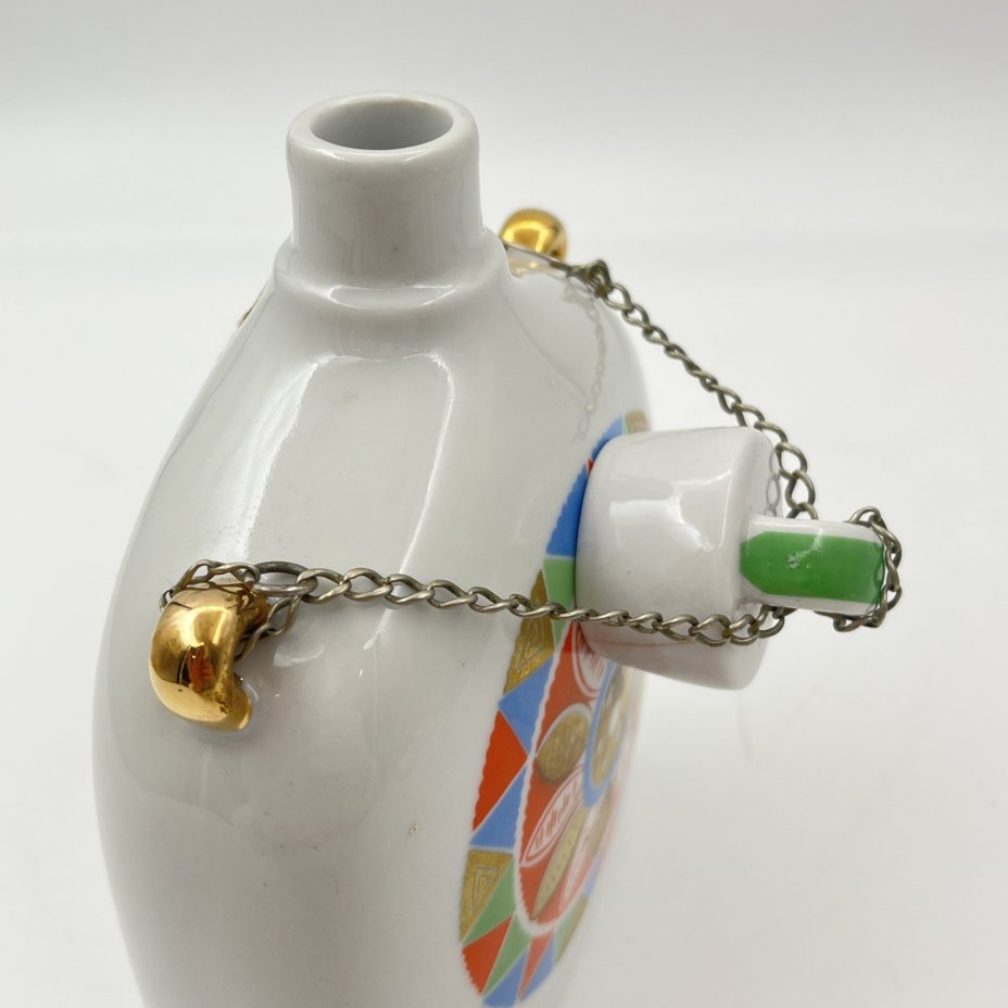 Штоф для крепких напитков, украшенный геометрическим декором, фарфор, деколь, золочение, Ленинградский фарфоровый завод (ЛФЗ), СССР, 1970-1992 гг.