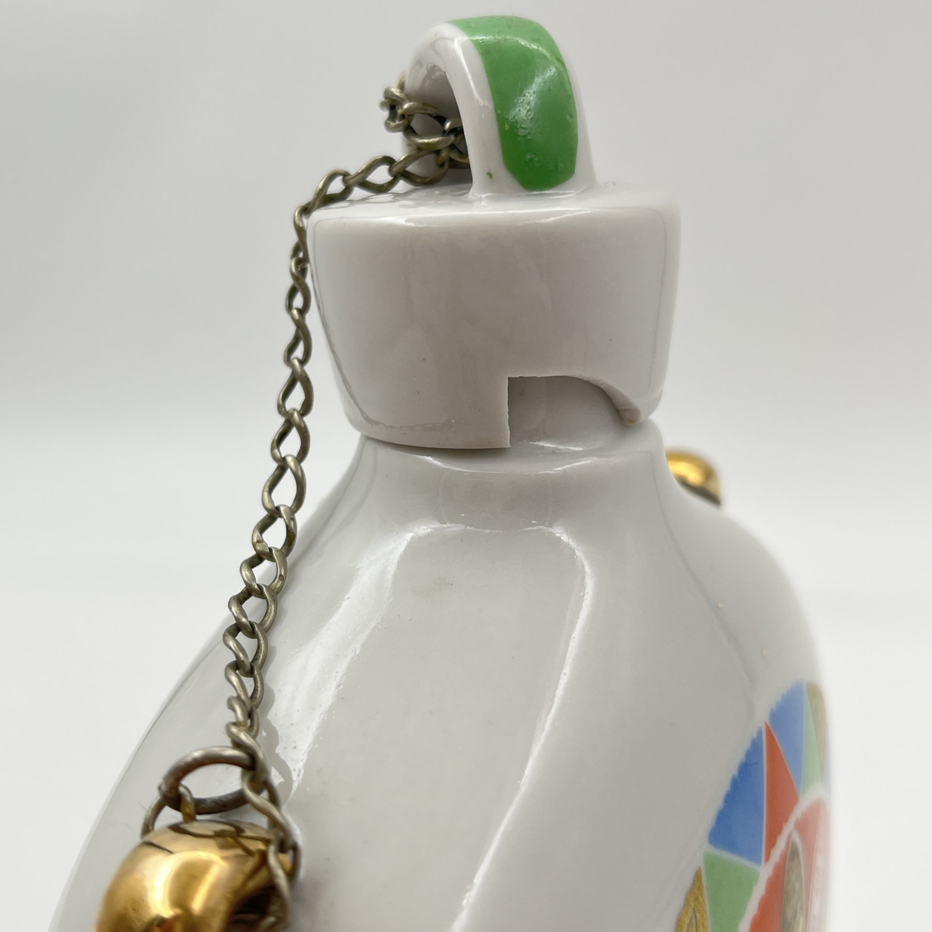 Штоф для крепких напитков, украшенный геометрическим декором, фарфор, деколь, золочение, Ленинградский фарфоровый завод (ЛФЗ), СССР, 1970-1992 гг.