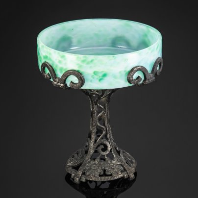 Фруктовница зеленого оттенка на металлическом основании, с цветочным декором