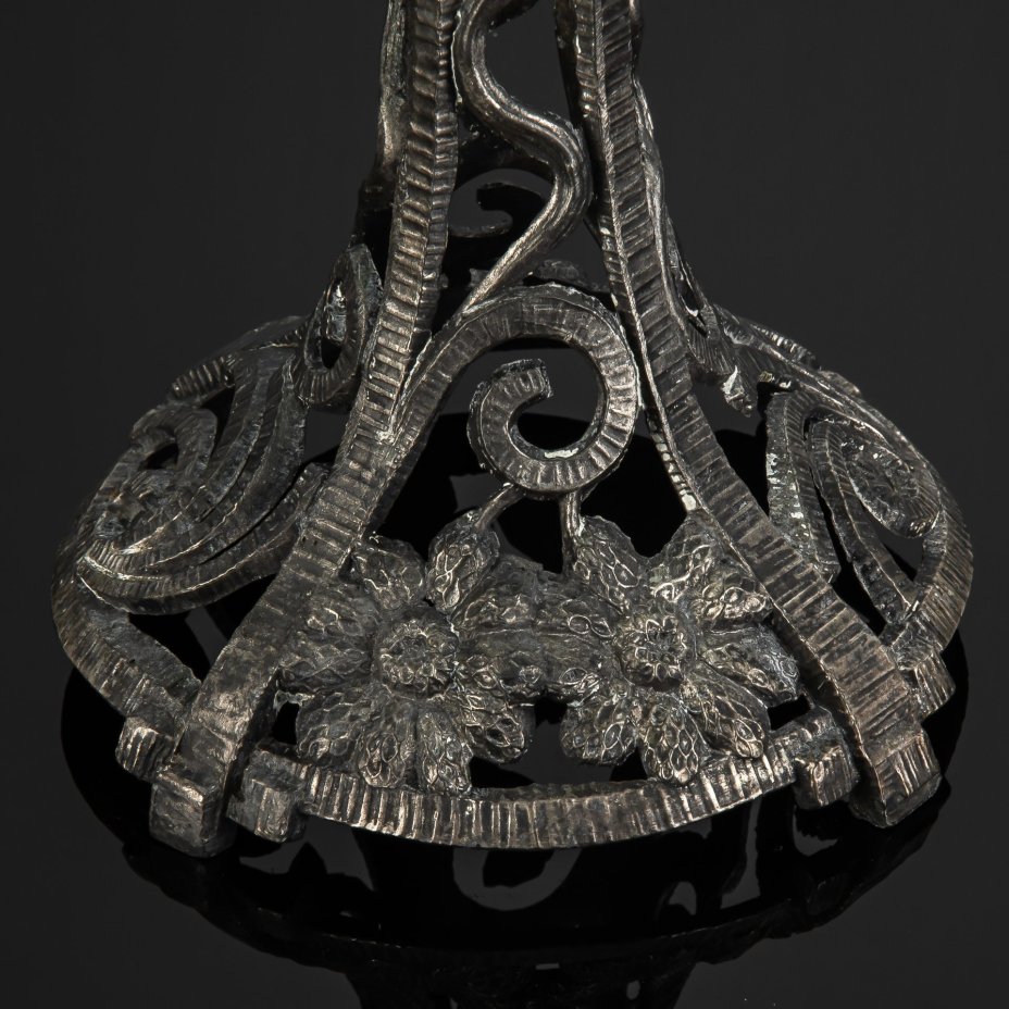 Фруктовница зеленого оттенка на металлическом основании, с цветочным декором