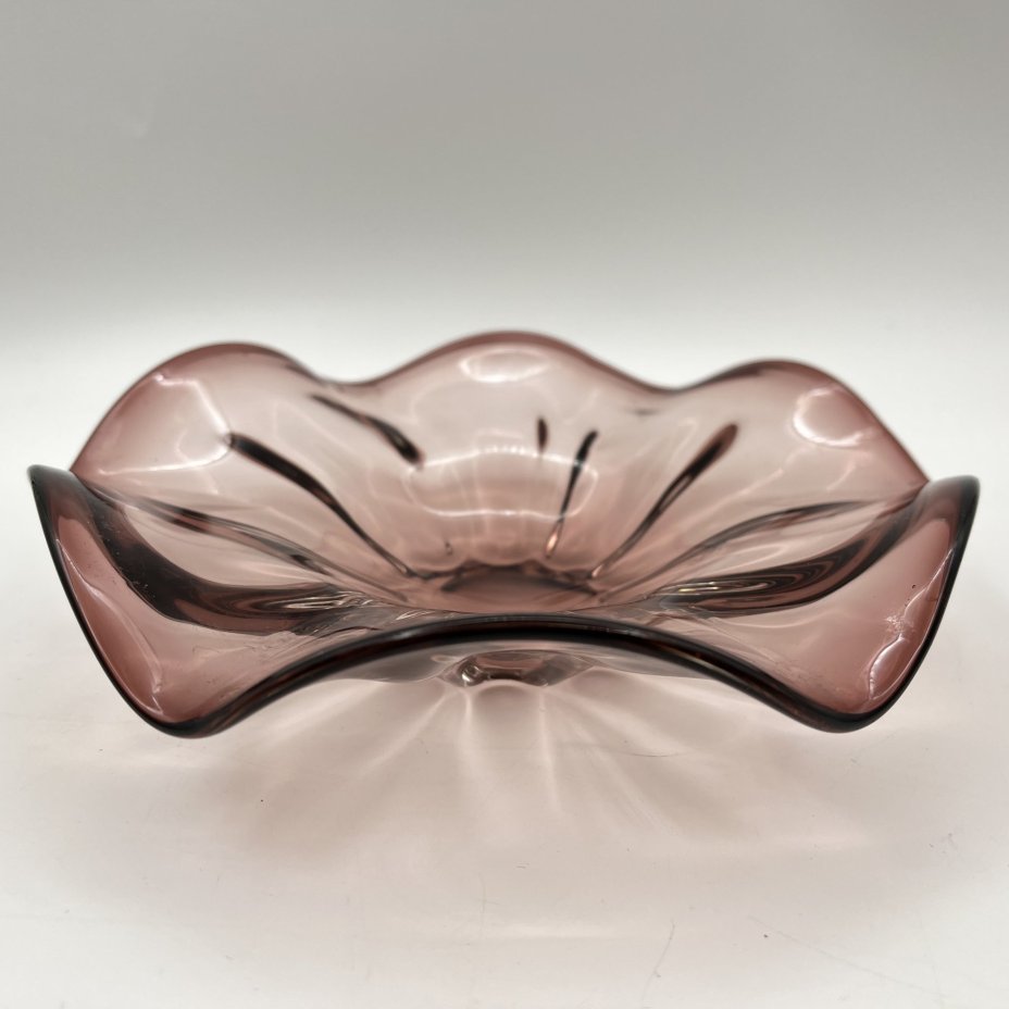 Конфетница лилового оттенка, стекло, гутная техника, Чехословакия, 1970-1990 гг.