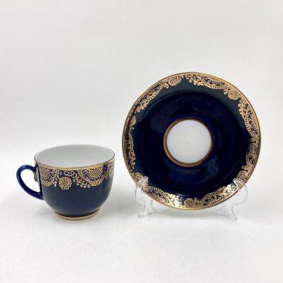 Чайная пара "8 Марта" с посвятительной надписью "Нине Сергеевне в день 8 Марта от Валерии", фарфор, крытьё, золочение, Ленинградский фарфоровый завод (ЛФЗ), СССР, 1960-1992 гг.