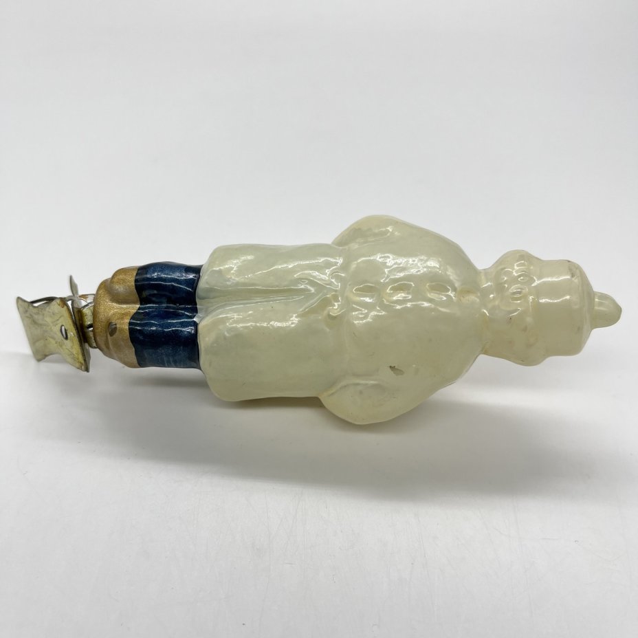 Игрушка ёлочная на прищепке "Доктор Айболит", художник Кузьмина Ю. Н., стекло, краска, металл, Завод стеклянных ёлочных украшений и оптических изделий, г. Москва, СССР, 1950-1960 гг.