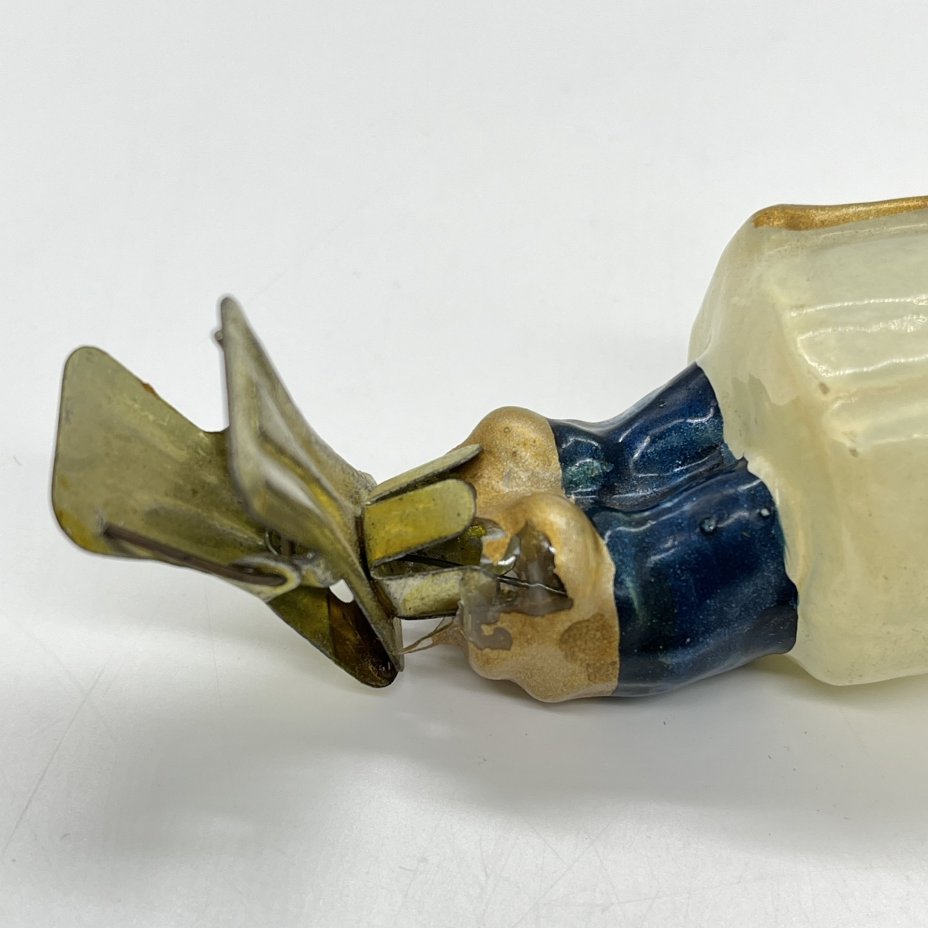 Игрушка ёлочная на прищепке "Доктор Айболит", художник Кузьмина Ю. Н., стекло, краска, металл, Завод стеклянных ёлочных украшений и оптических изделий, г. Москва, СССР, 1950-1960 гг.