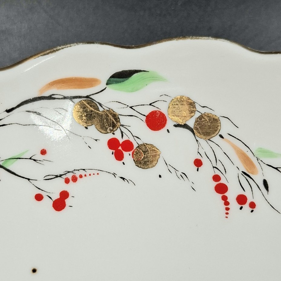 Блюдо (сухарница) "Бабочки", автор росписи Л.И. Григорьева, фарфор, деколь, роспись, золочение, Ленинградский фарфоровый завод (ЛФЗ), СССР, 1970-1992 гг.