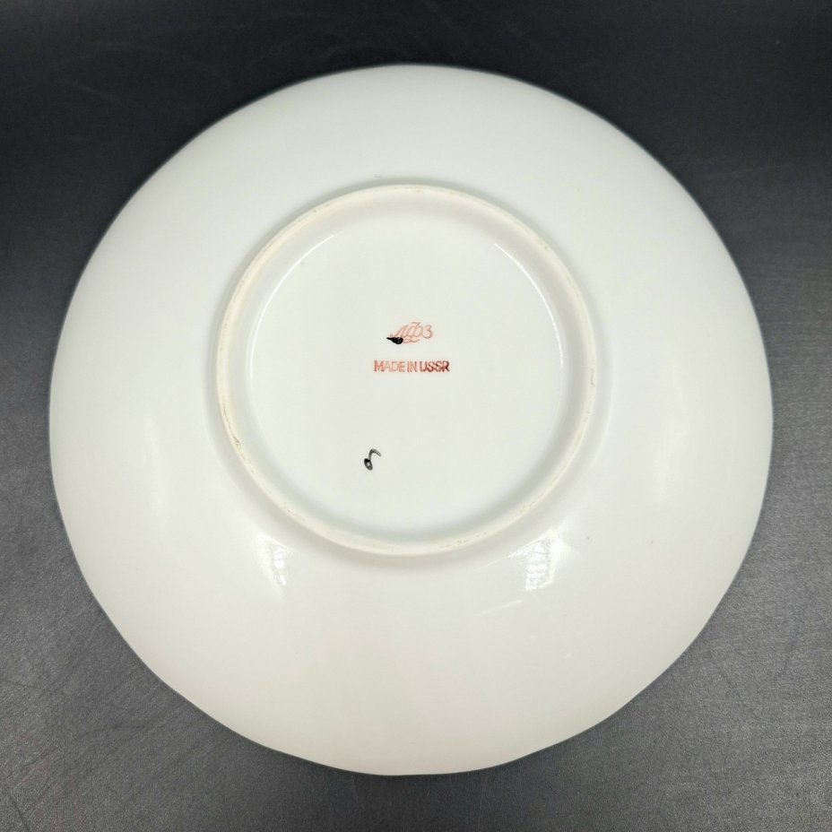 Блюдо (сухарница) "Бабочки", автор росписи Л.И. Григорьева, фарфор, деколь, роспись, золочение, Ленинградский фарфоровый завод (ЛФЗ), СССР, 1970-1992 гг.