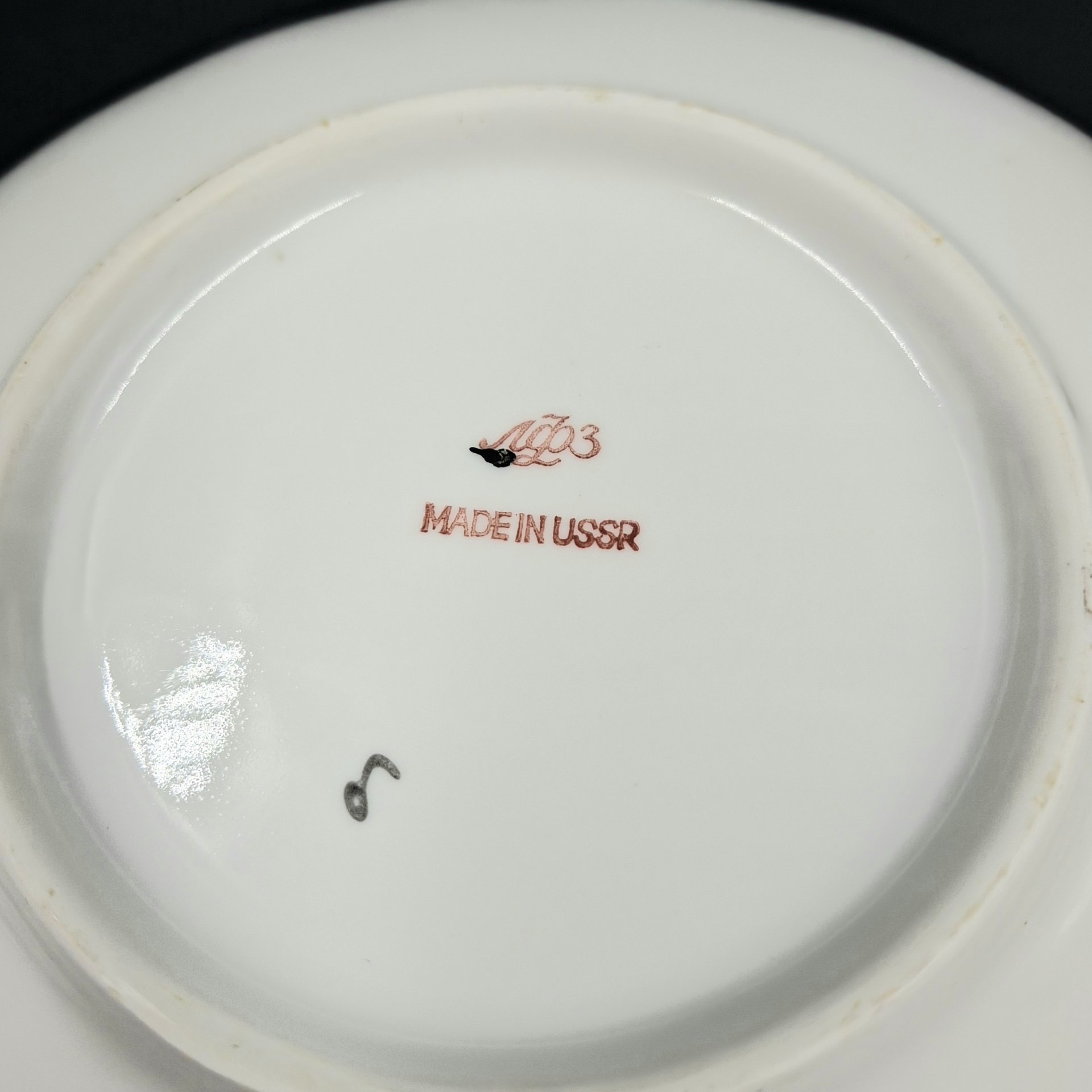 Блюдо (сухарница) "Бабочки", автор росписи Л.И. Григорьева, фарфор, деколь, роспись, золочение, Ленинградский фарфоровый завод (ЛФЗ), СССР, 1970-1992 гг.