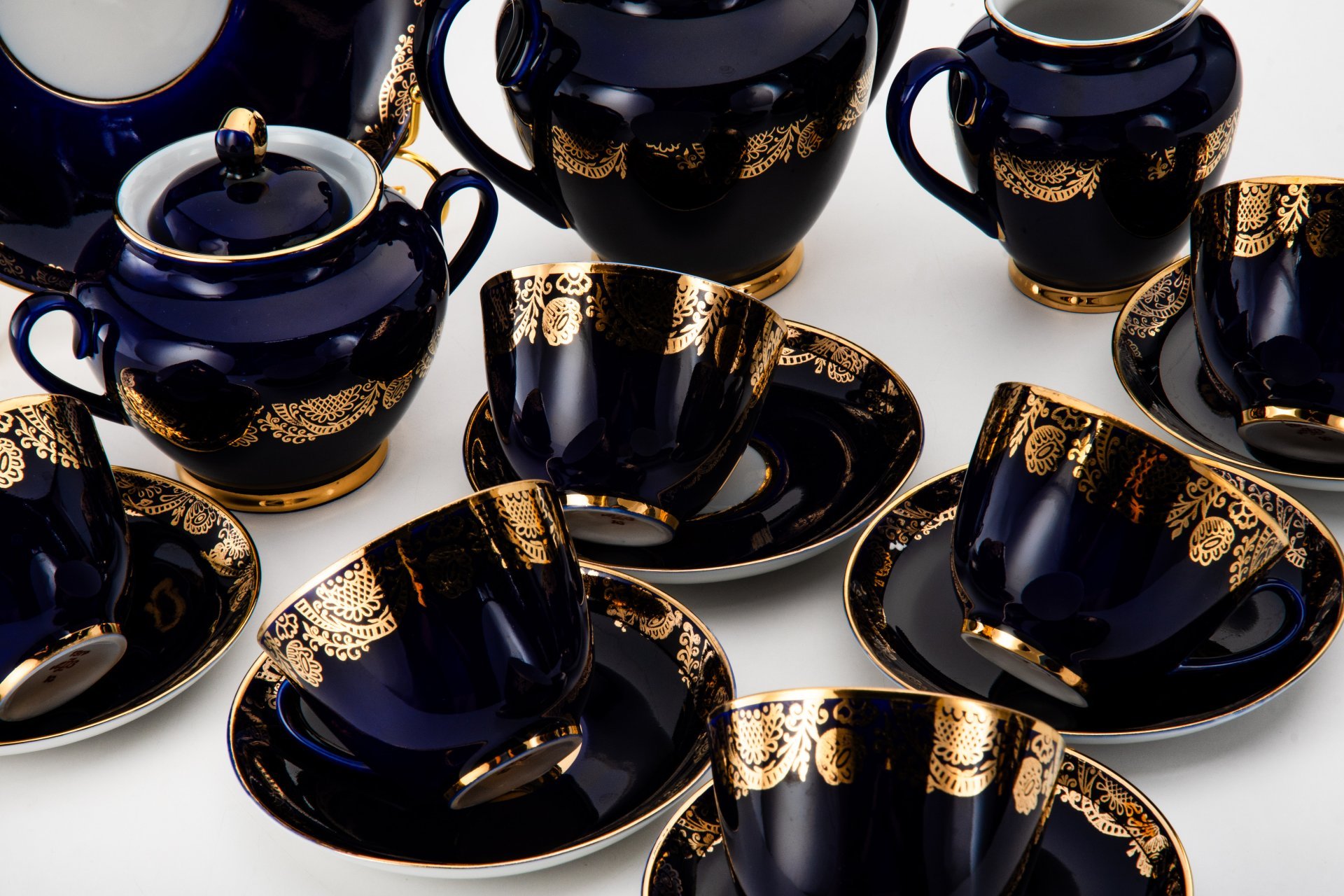 Чайный сервиз с ажурным орнаментом по борту на 6 персон (16 предметов), фарфор, кобальт, золочение, Ленинградский фарфоровый завод (ЛФЗ), СССР, 1970-1989 гг.