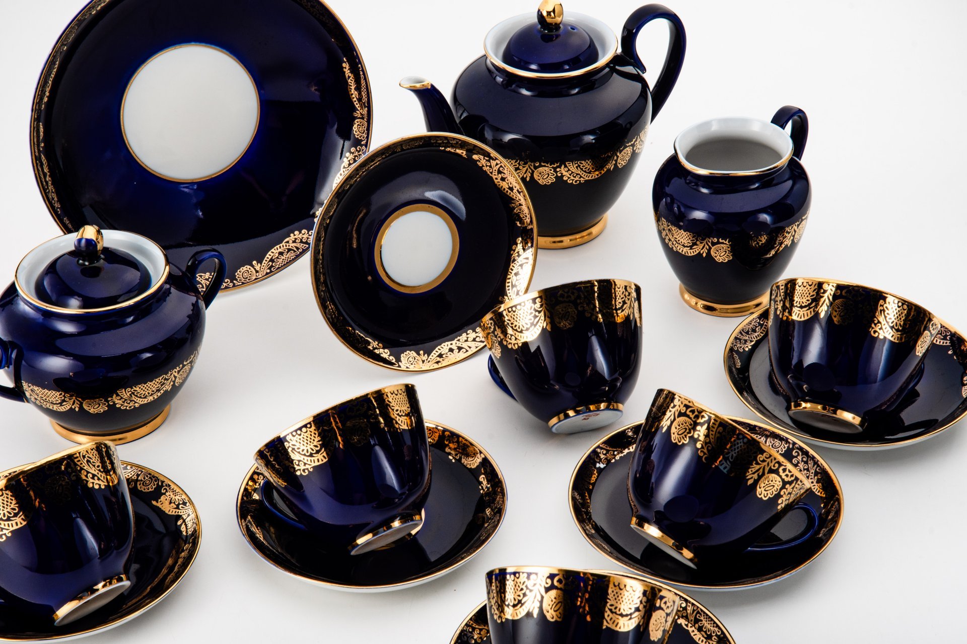 Чайный сервиз с ажурным орнаментом по борту на 6 персон (16 предметов), фарфор, кобальт, золочение, Ленинградский фарфоровый завод (ЛФЗ), СССР, 1970-1989 гг.