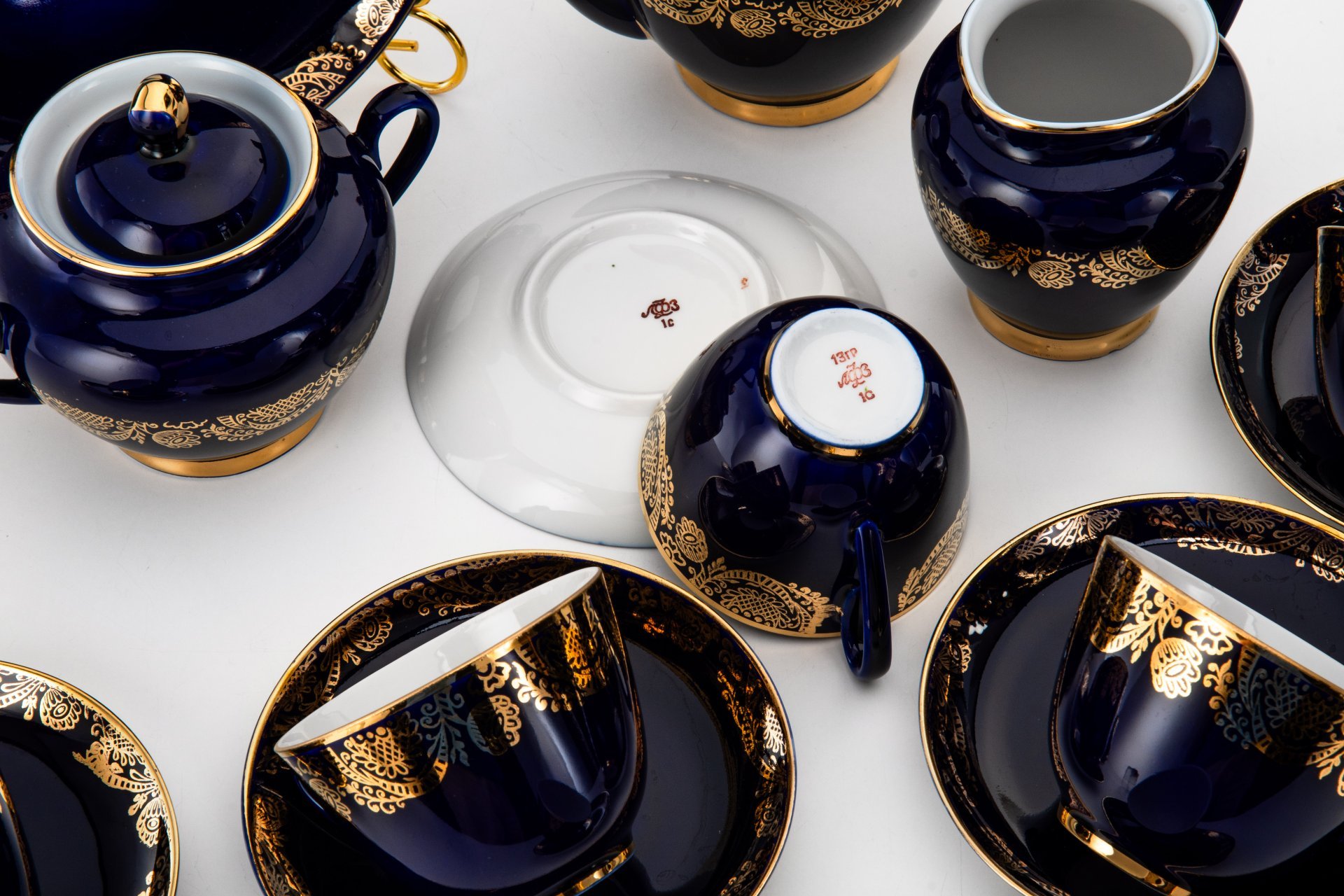 Чайный сервиз с ажурным орнаментом по борту на 6 персон (16 предметов), фарфор, кобальт, золочение, Ленинградский фарфоровый завод (ЛФЗ), СССР, 1970-1989 гг.