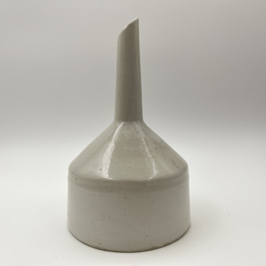 Воронка Бюхнера (прибор для вакуумной фильтрации растворов), фарфор, Ленинградский фарфоровый завод (ЛФЗ), СССР, 1940-1950 гг.