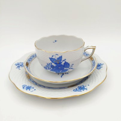 Трио чайное, выполненное в фирменном дизайне "Chinese Bouquet" ("Apponyi Blue"), фарфор, роспись, золочение, Herend (Херенд)
