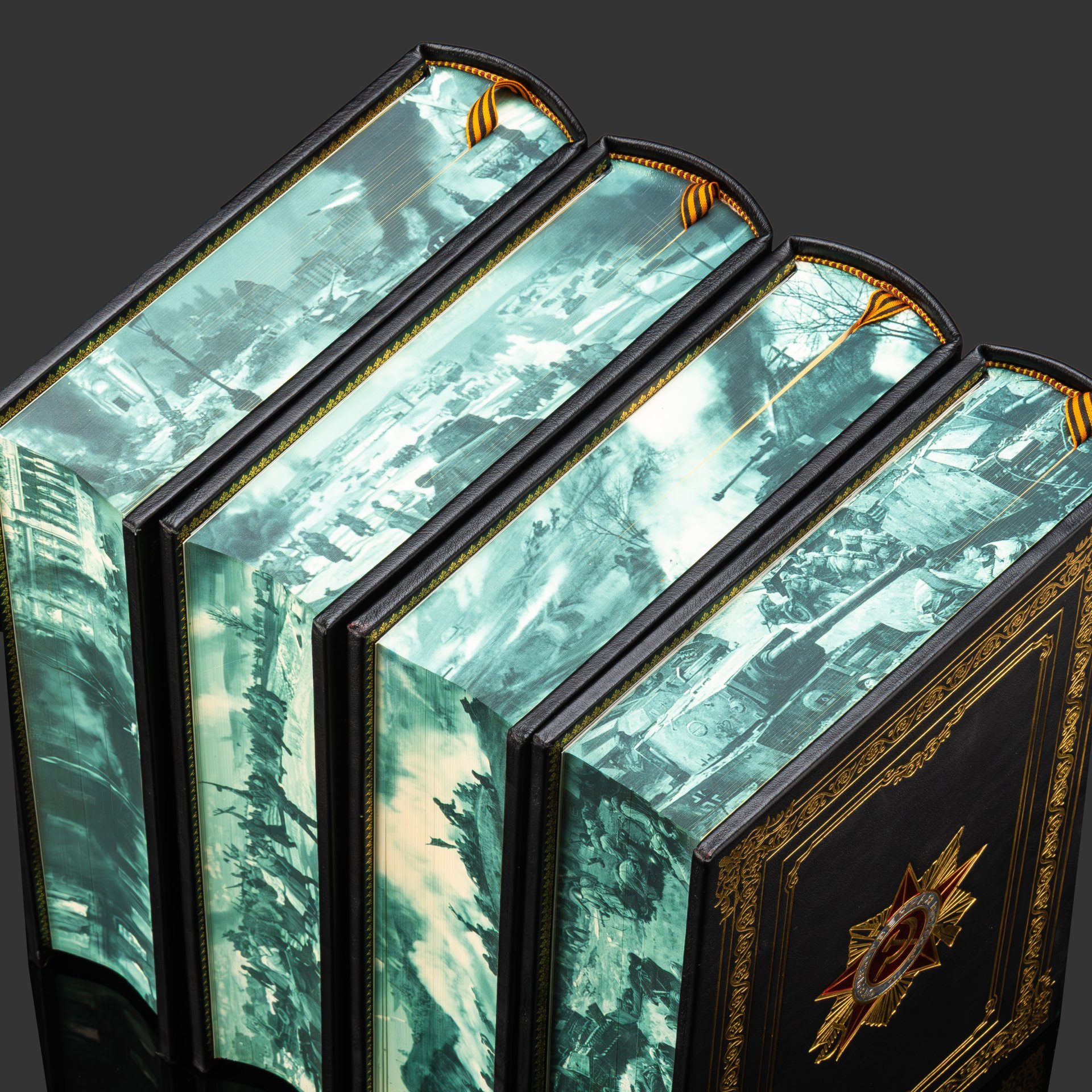 Подарочный набор  "Бессмертный полк" в 4-х томах в коробе, бумага, кожаный переплет, тиснение, золочение, обрез с принтом; на подставке из дерева, обтянутой кожей, в подарочном деревянном  коробе, Российская Федерация, 2025 г.