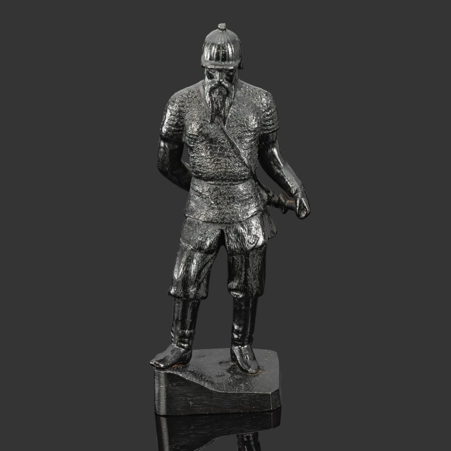 Скульптура "Ермак" ("Ермак покоритель Сибири"), скульптор П.П. Забелло, чугун, "голландская сажа", Каслинский чугунолитейный завод (Касли), СССР, 1981 г.