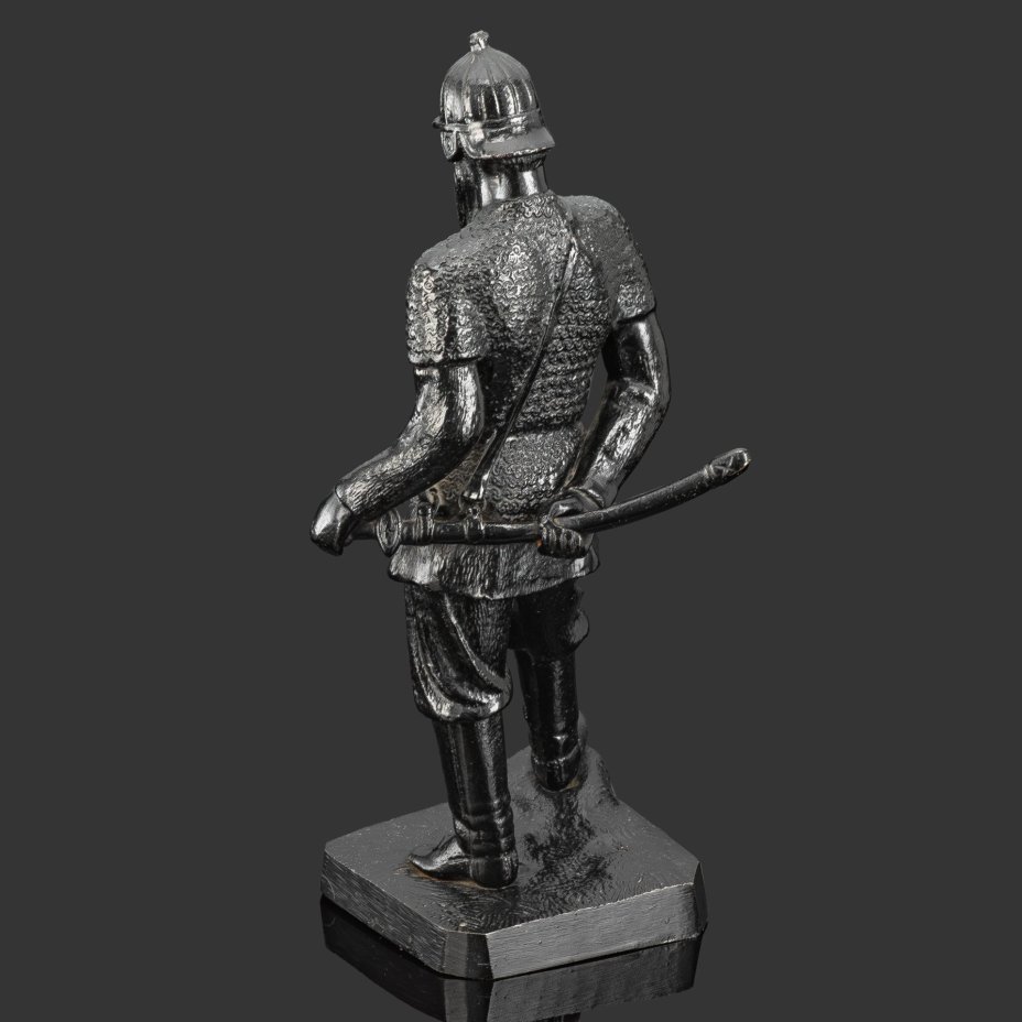 Скульптура "Ермак" ("Ермак покоритель Сибири"), скульптор П.П. Забелло, чугун, "голландская сажа", Каслинский чугунолитейный завод (Касли), СССР, 1981 г.