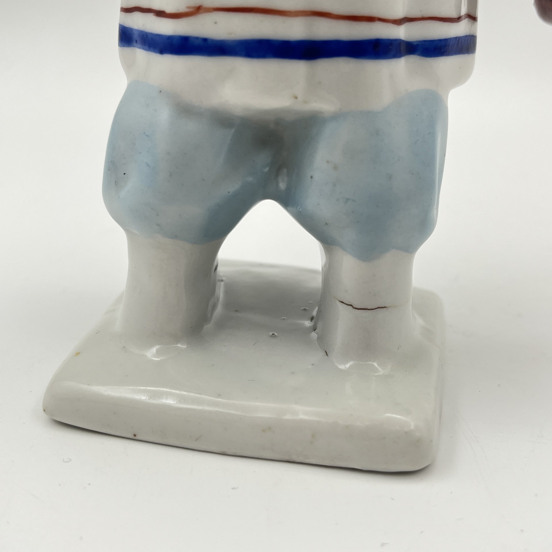 Статуэтка "Ребенок с муфтой" ("Укутыш"), фарфор, роспись, Артель «Прогресс», СССР, 1950-1970 гг.