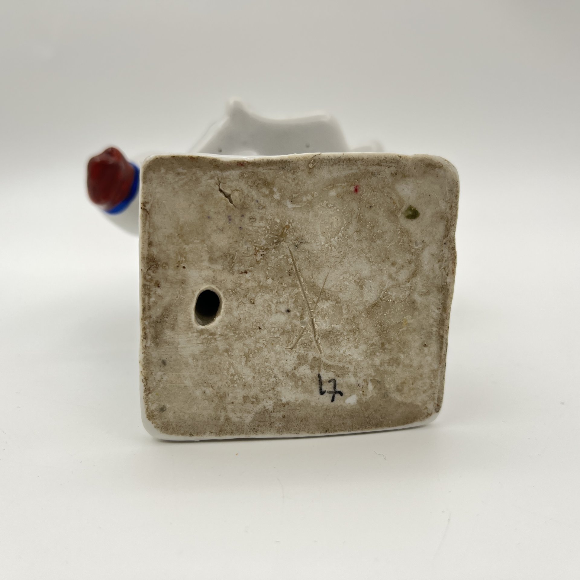 Статуэтка "Ребенок с муфтой" ("Укутыш"), фарфор, роспись, Артель «Прогресс», СССР, 1950-1970 гг.