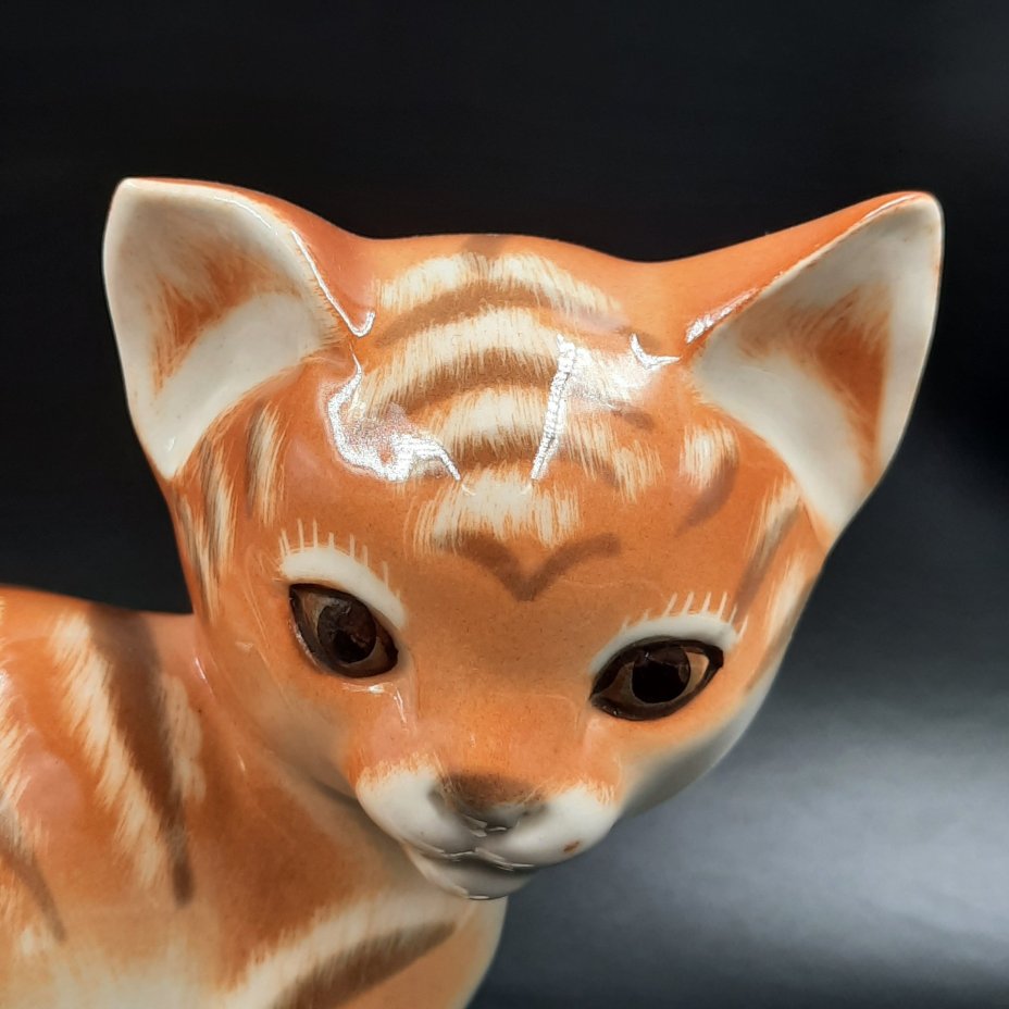 Статуэтка "Котёнок" ("Рыжий котёнок"), скульптор П.П. Веселов, художник В.М. Жбанов, фарфор, роспись, Ленинградский фарфоровый завод (ЛФЗ), СССР, 1970-1990 гг., Ленинградский фарфоровый завод (ЛФЗ)