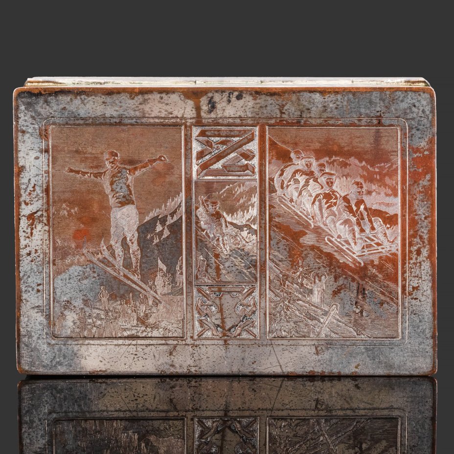 Шкатулка (сигаретница, спичечница) с изображением зимних видов спорта и монограммой "Z", медь, серебрение, дерево, Германия, 1900-1950 гг.