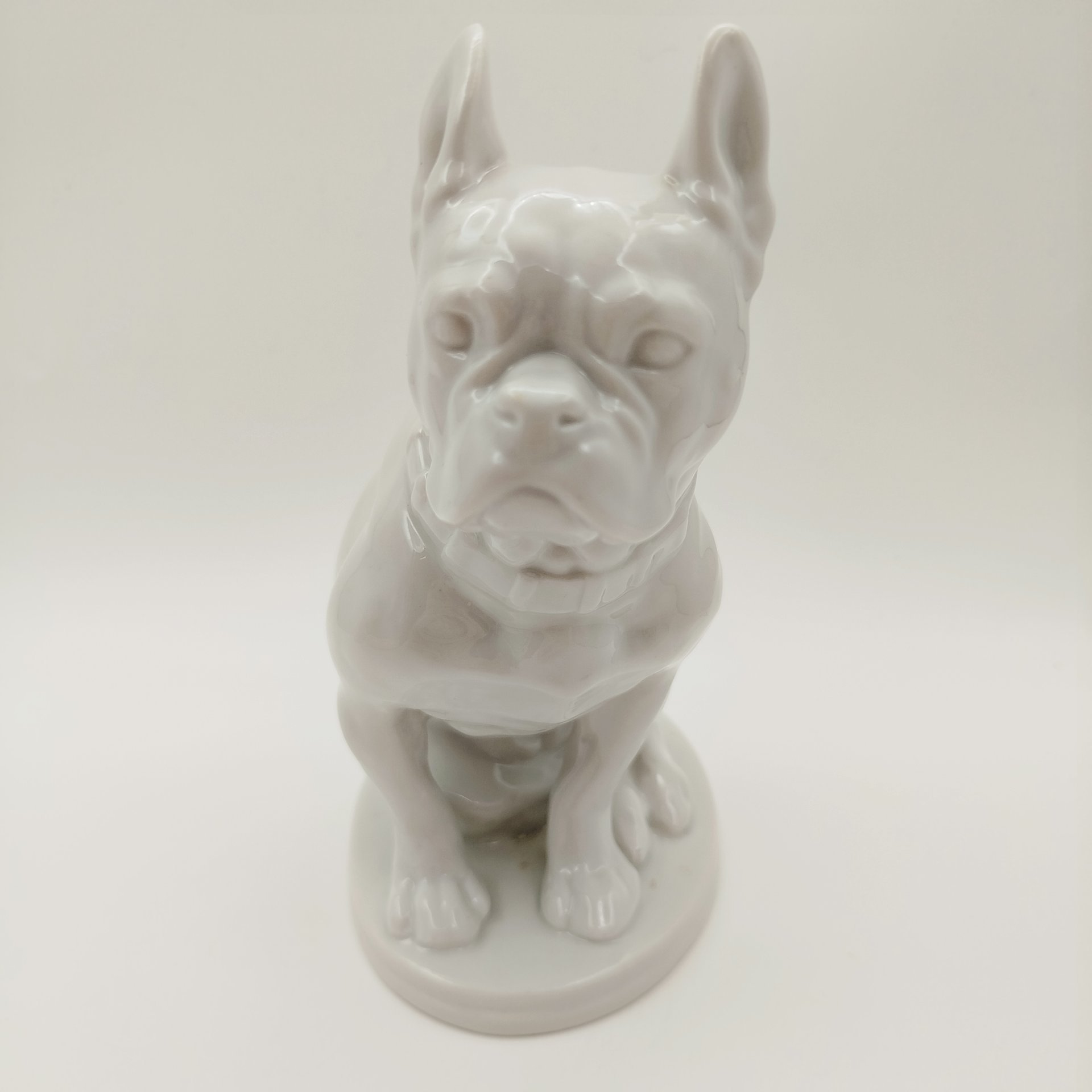 Статуэтка "Боксер", скульптор В.С. Драчинская, фарфор, Ленинградский фарфоровый завод (ЛФЗ), СССР, 1960-1969 гг.