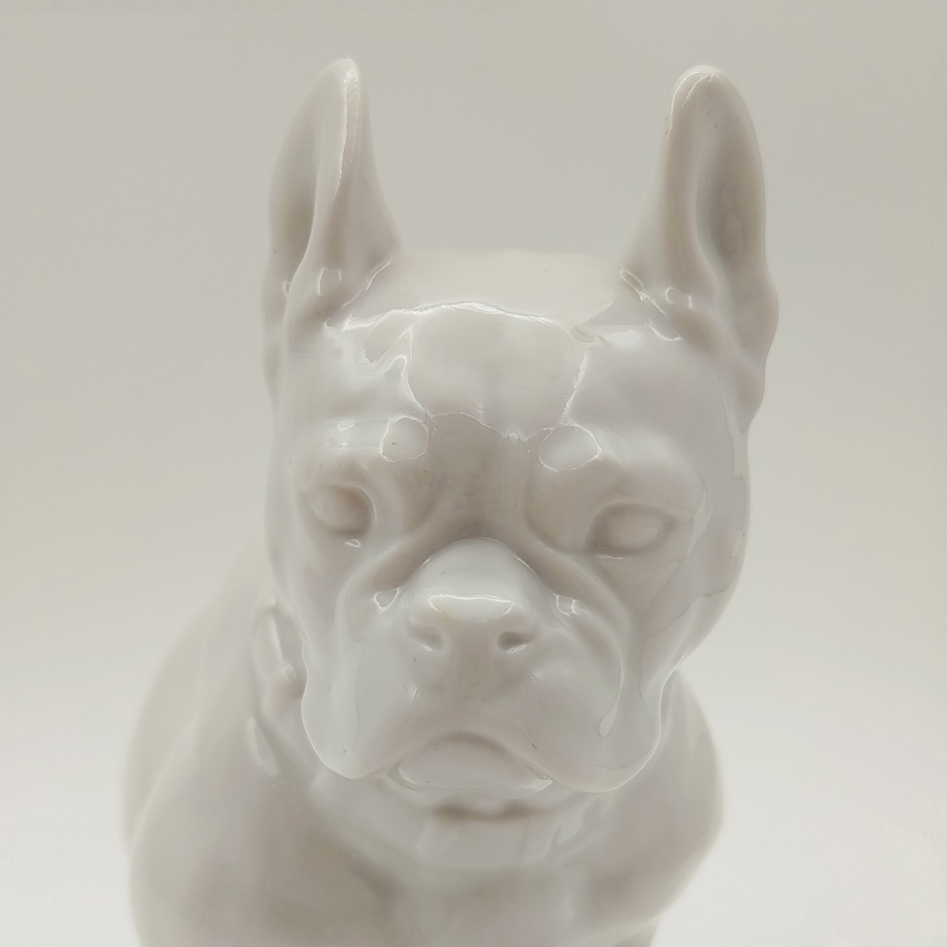 Статуэтка "Боксер", скульптор В.С. Драчинская, фарфор, Ленинградский фарфоровый завод (ЛФЗ), СССР, 1960-1969 гг.