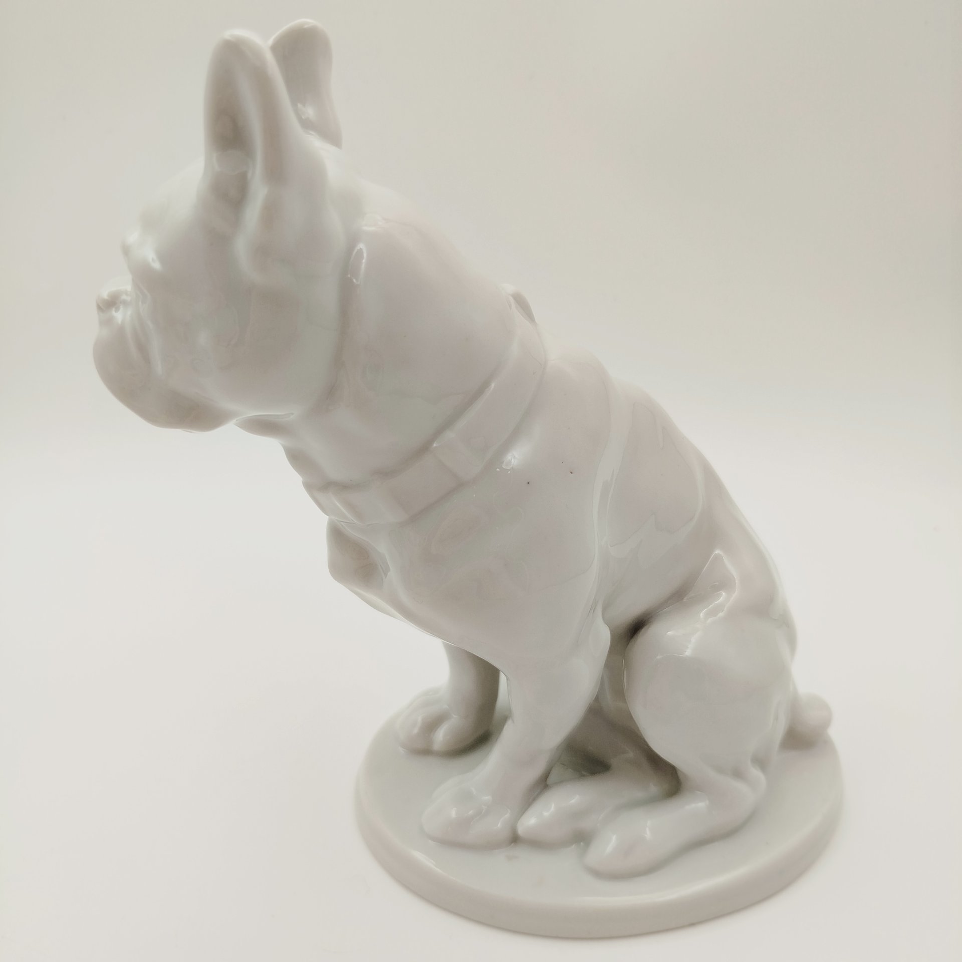 Статуэтка "Боксер", скульптор В.С. Драчинская, фарфор, Ленинградский фарфоровый завод (ЛФЗ), СССР, 1960-1969 гг.