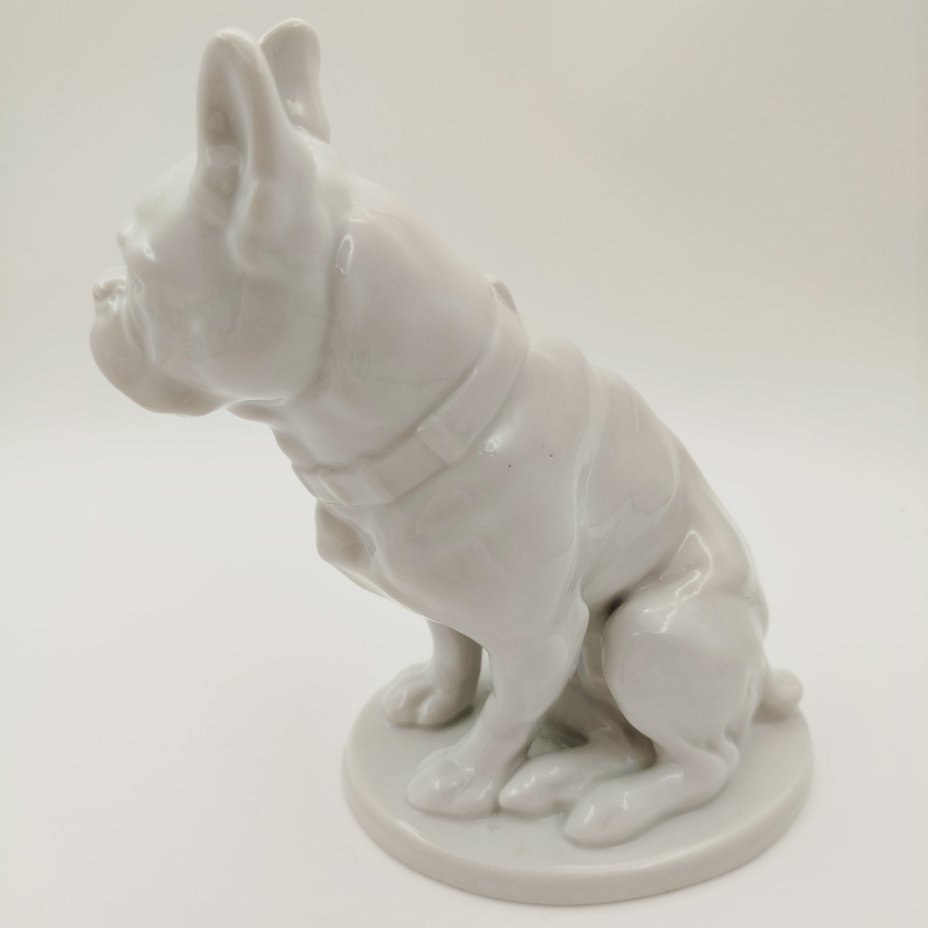 Статуэтка "Боксер", скульптор В.С. Драчинская, фарфор, Ленинградский фарфоровый завод (ЛФЗ), СССР, 1960-1969 гг.