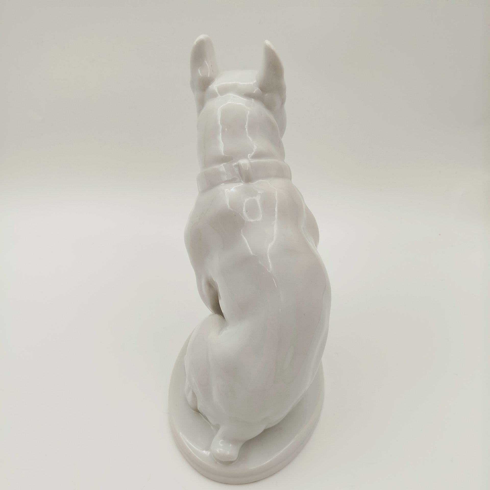 Статуэтка "Боксер", скульптор В.С. Драчинская, фарфор, Ленинградский фарфоровый завод (ЛФЗ), СССР, 1960-1969 гг.