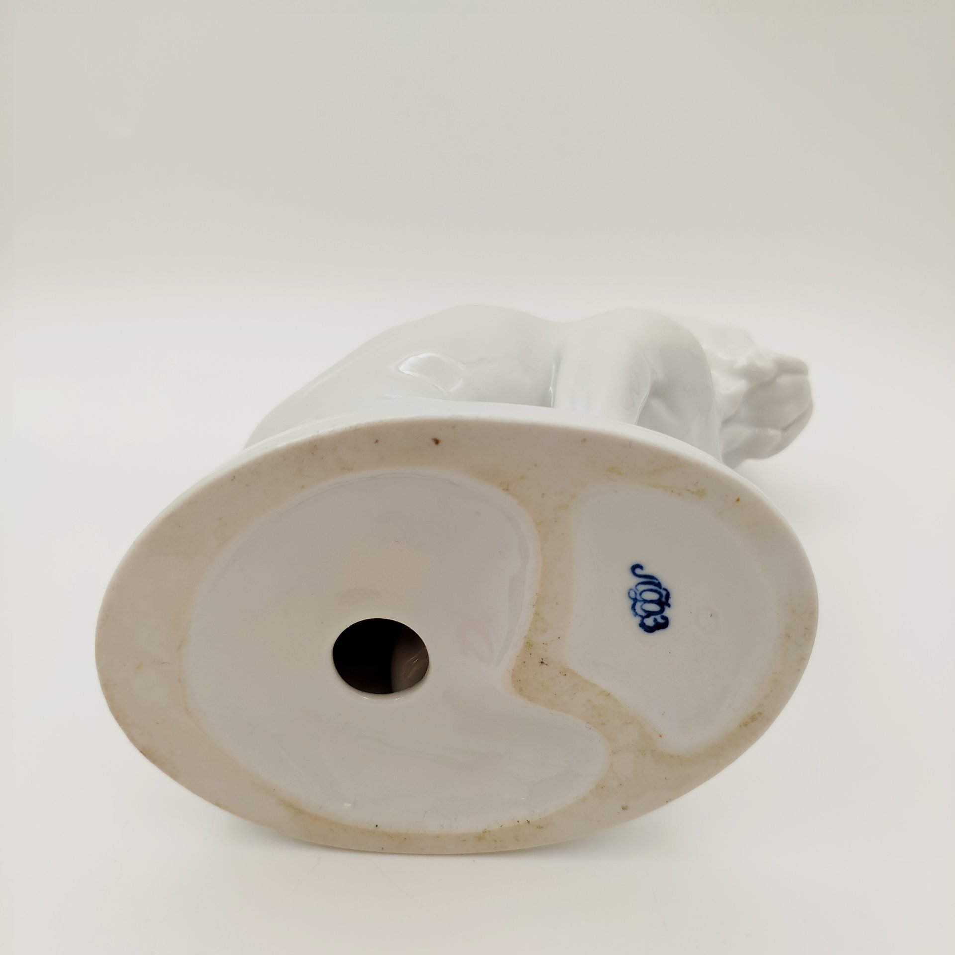 Статуэтка "Боксер", скульптор В.С. Драчинская, фарфор, Ленинградский фарфоровый завод (ЛФЗ), СССР, 1960-1969 гг.