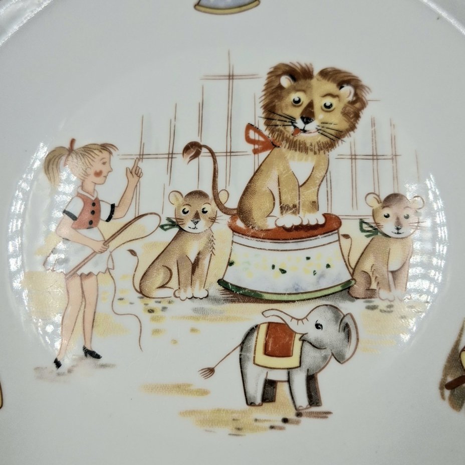 Набор детский из двух тарелок с изображением цирковых животных