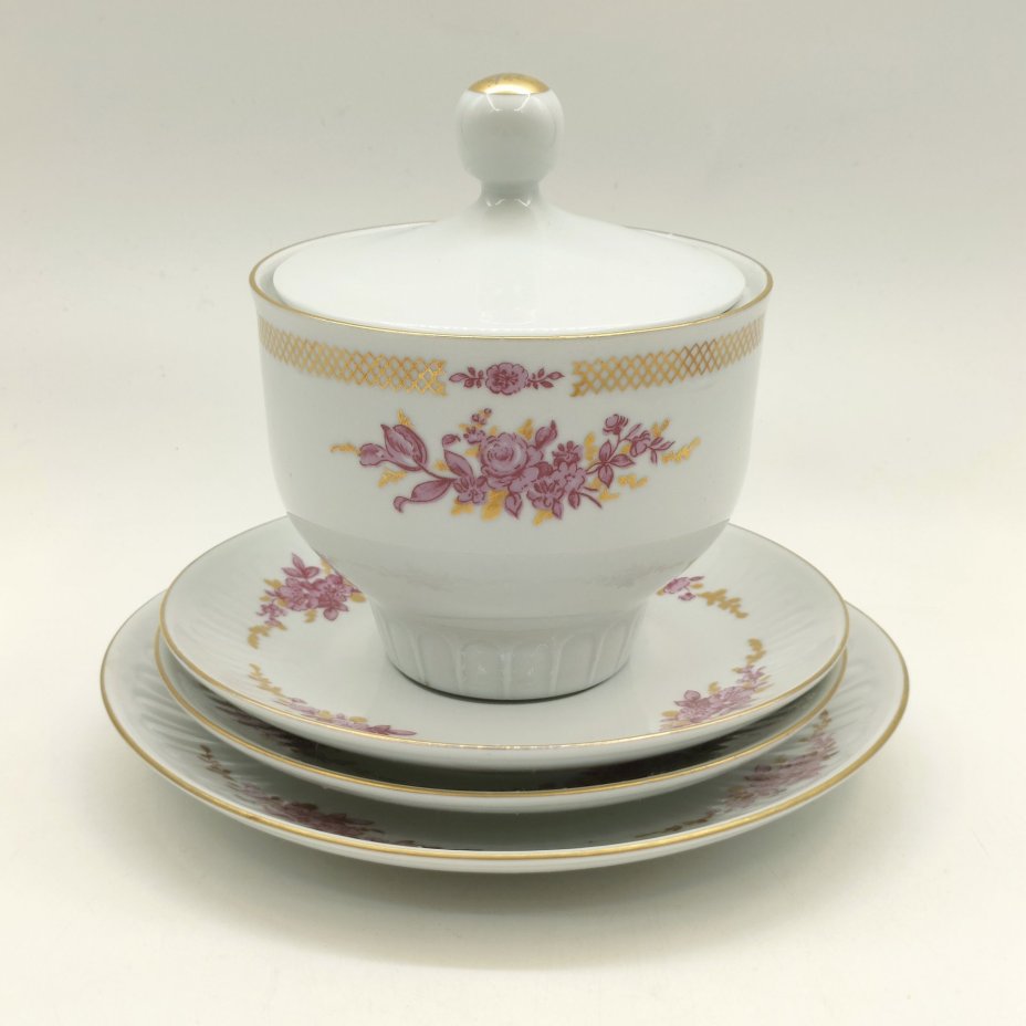 Столовый набор из сахарницы и 3-х блюдец, фарфор, деколь, золочение, Graf Von Henneberg Porzellan, 1777 Jlmenau, Германия, 1977-1990 гг.