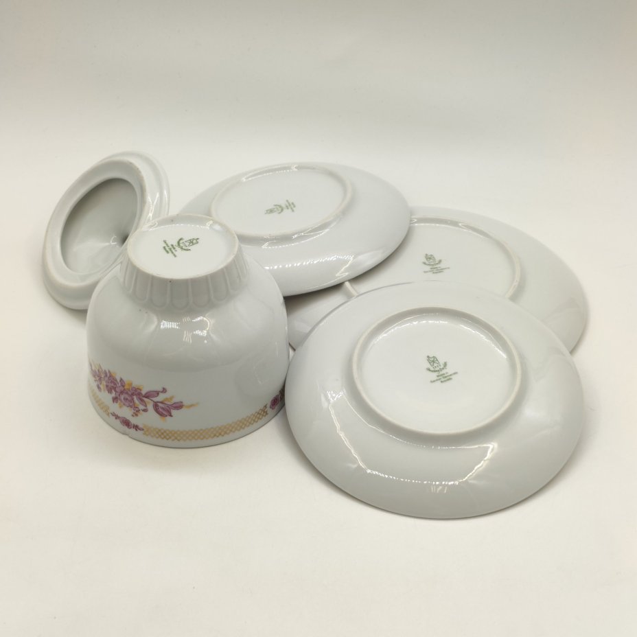 Столовый набор из сахарницы и 3-х блюдец, фарфор, деколь, золочение, Graf Von Henneberg Porzellan, 1777 Jlmenau, Германия, 1977-1990 гг.