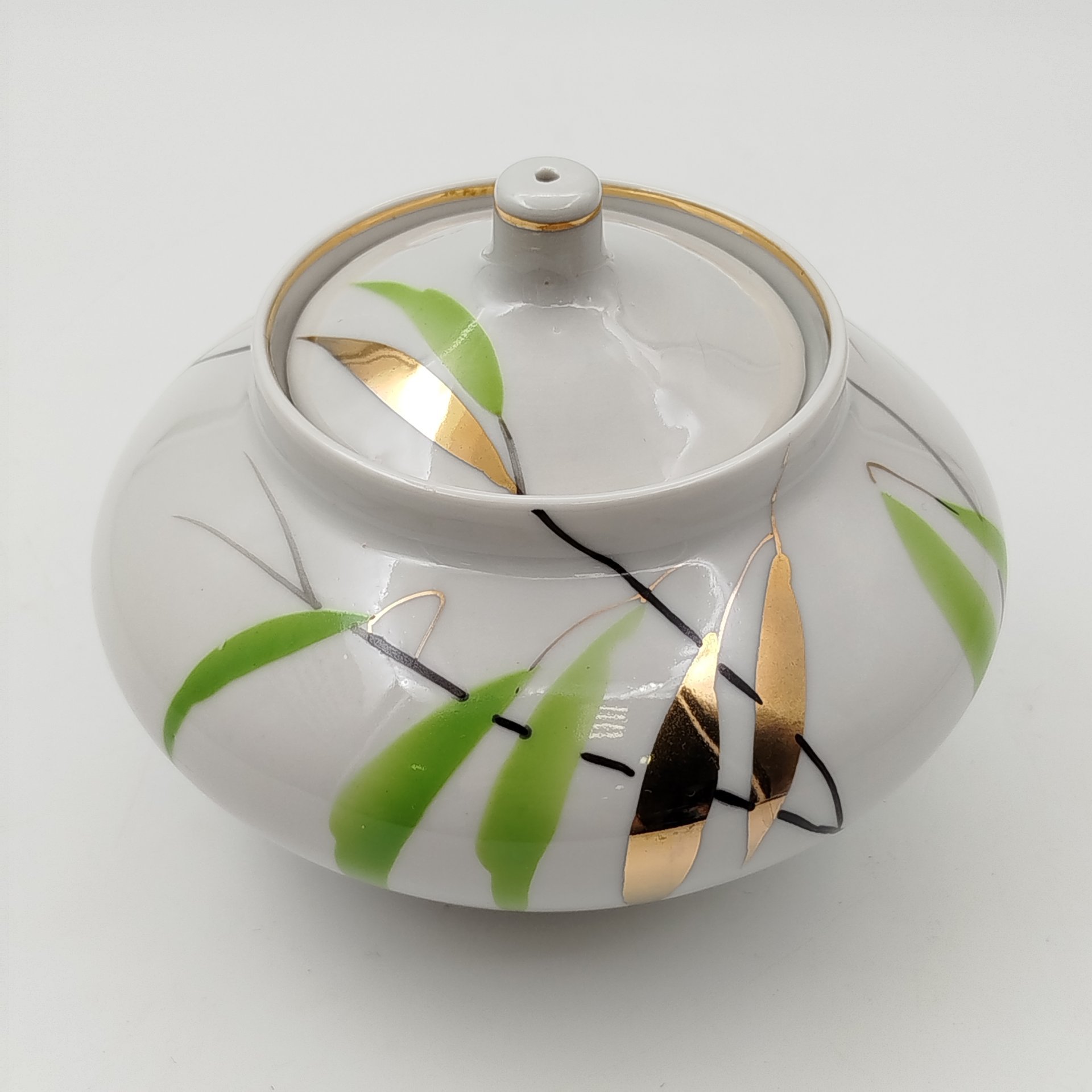 Сахарница из сервиза "Ивушка", автор росписи Яснецов В.К.